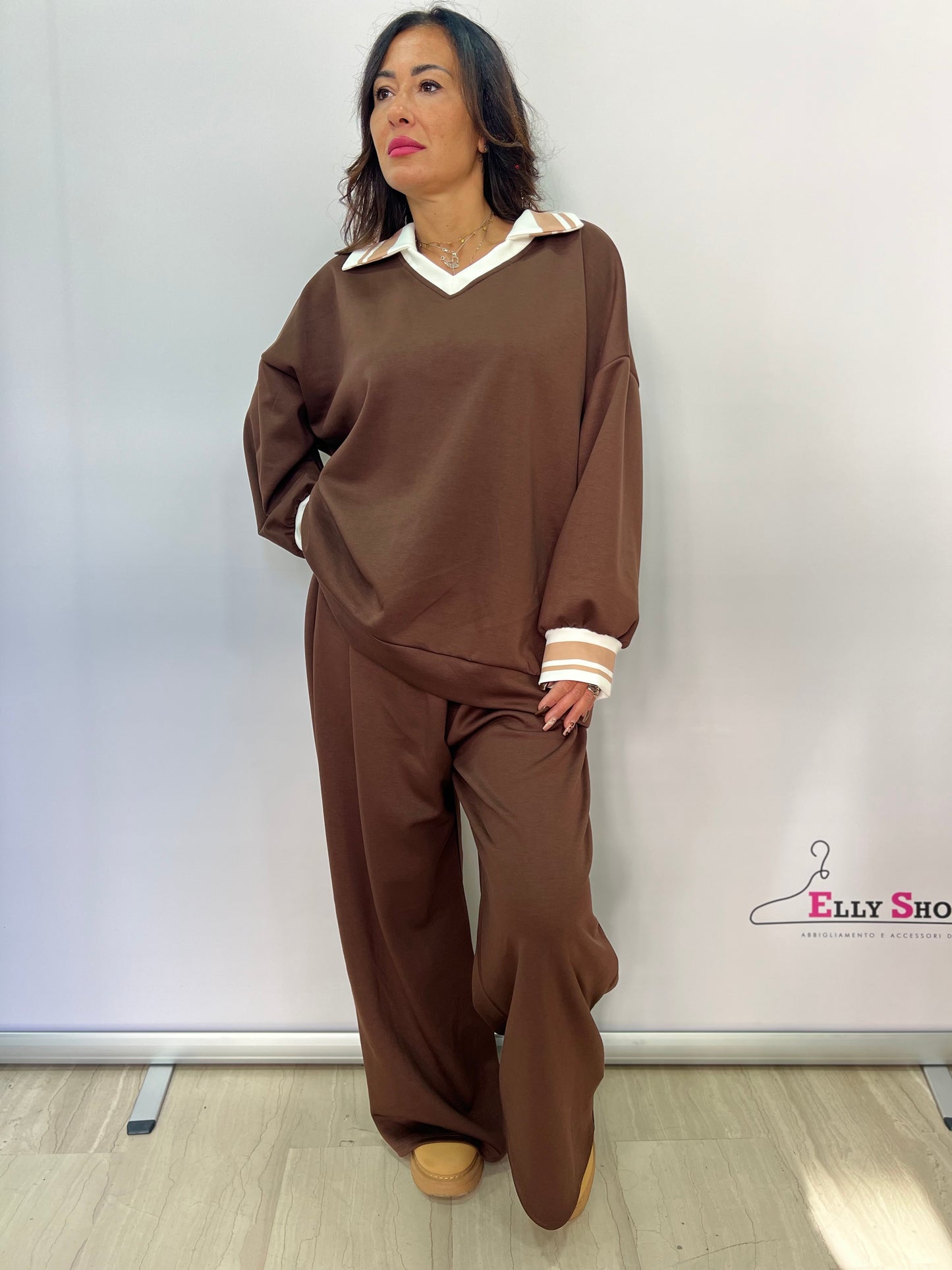 Completo donna curvy con collo a contrasto