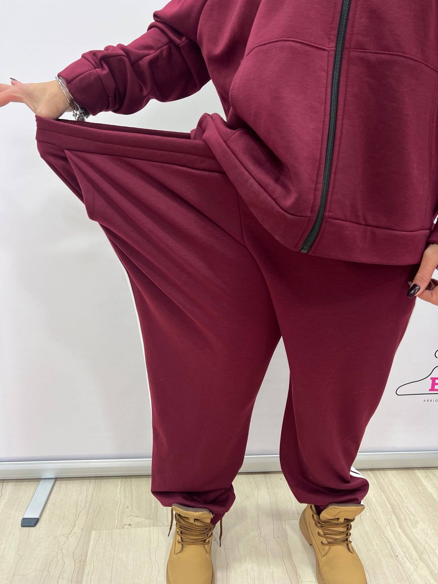 Completo tuta donna curvy sportivo con bande bianche