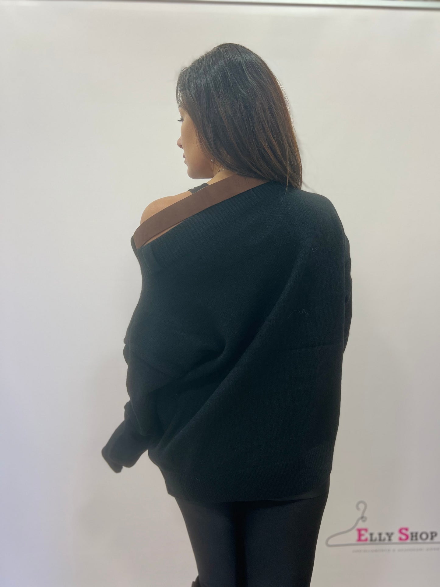 Maglione monospalla con cintura trendy