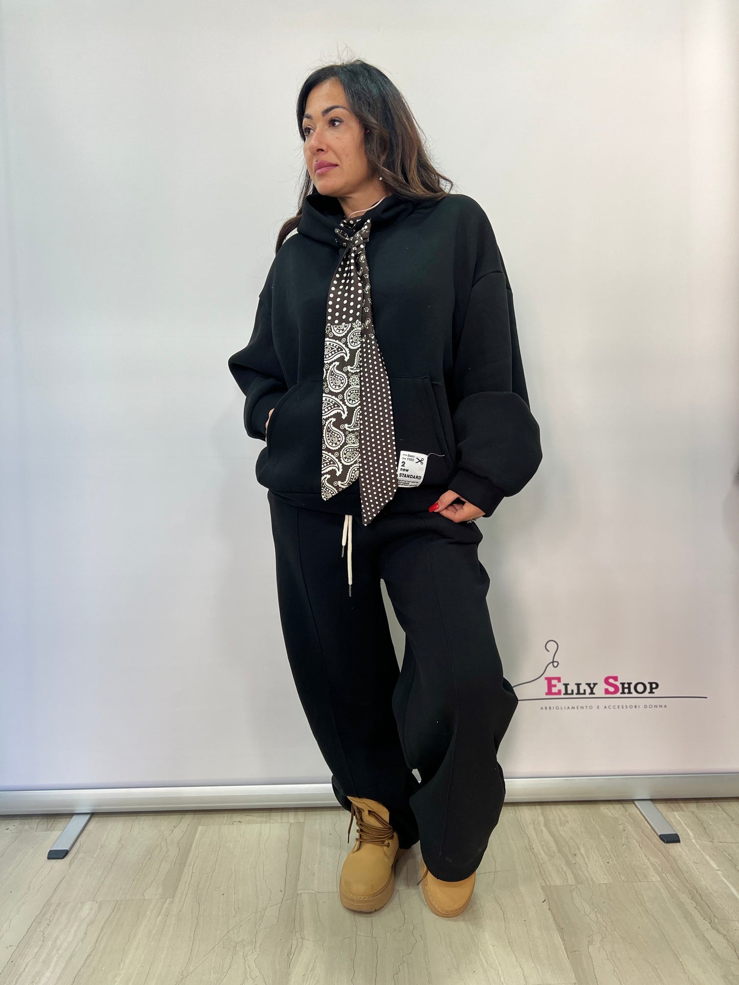 Completo tuta donna curvy con felpa e cappuccio