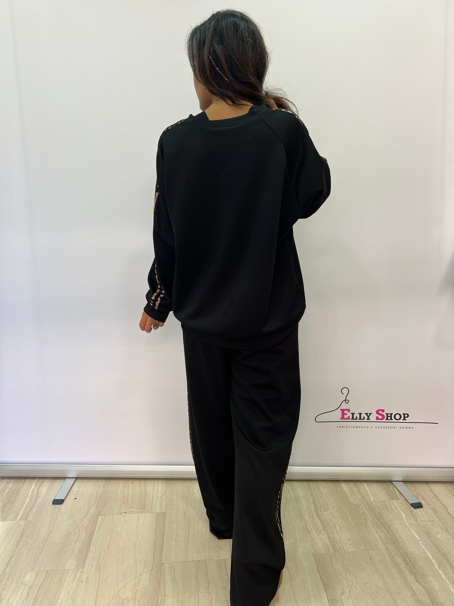 Completo donna curvy nero con bande animalier