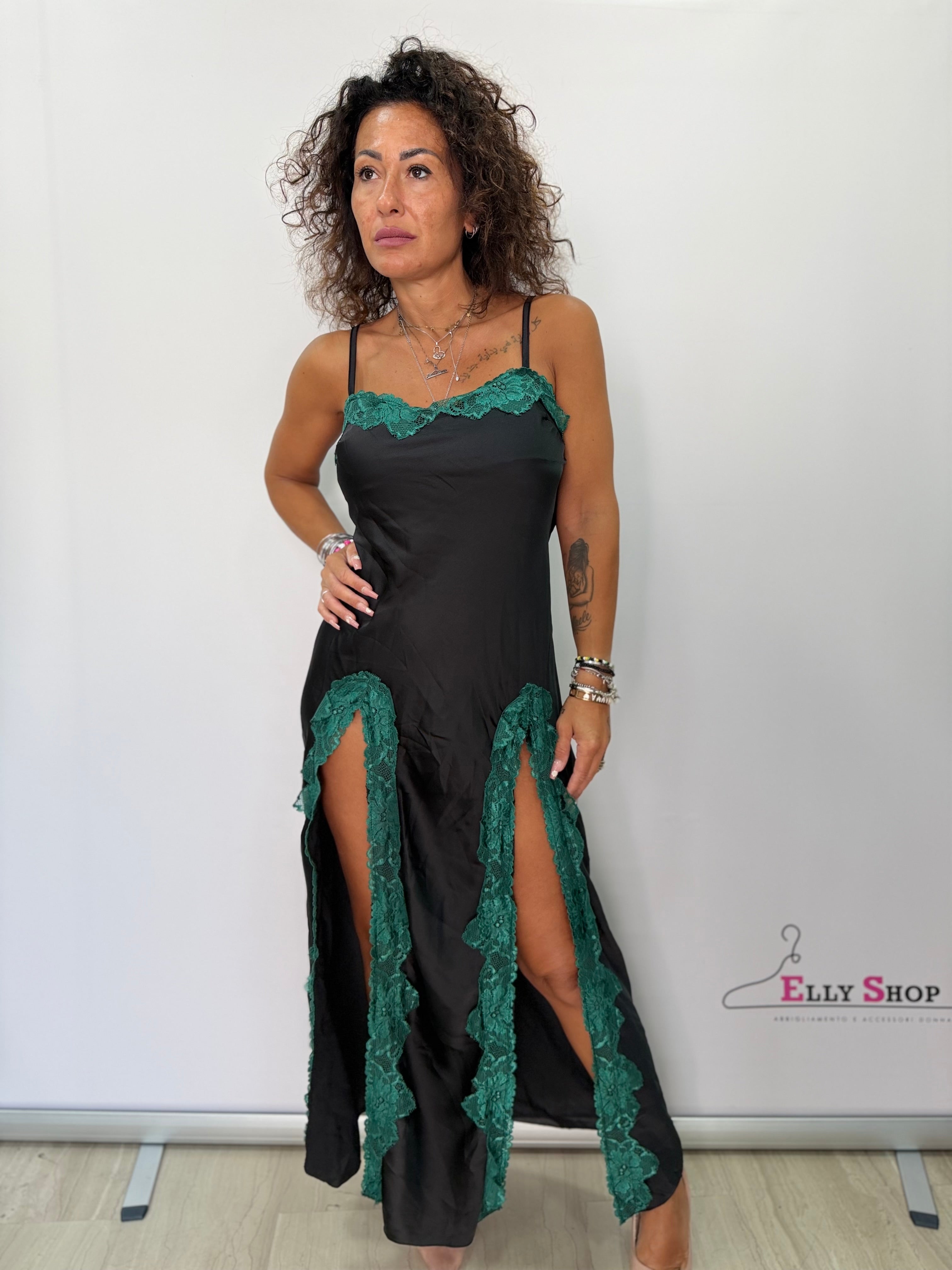 Abito Venere Lungo Elegante con Spacchi e Pizzo a Contrasto