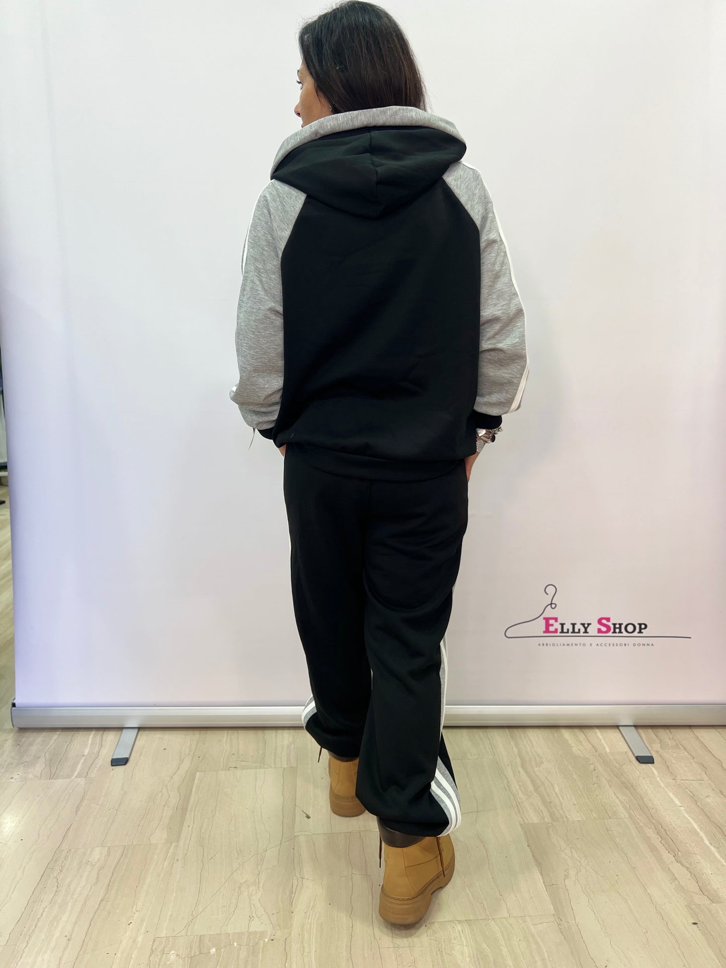 Completo sportivo donna curvy con bottoni e cappuccio