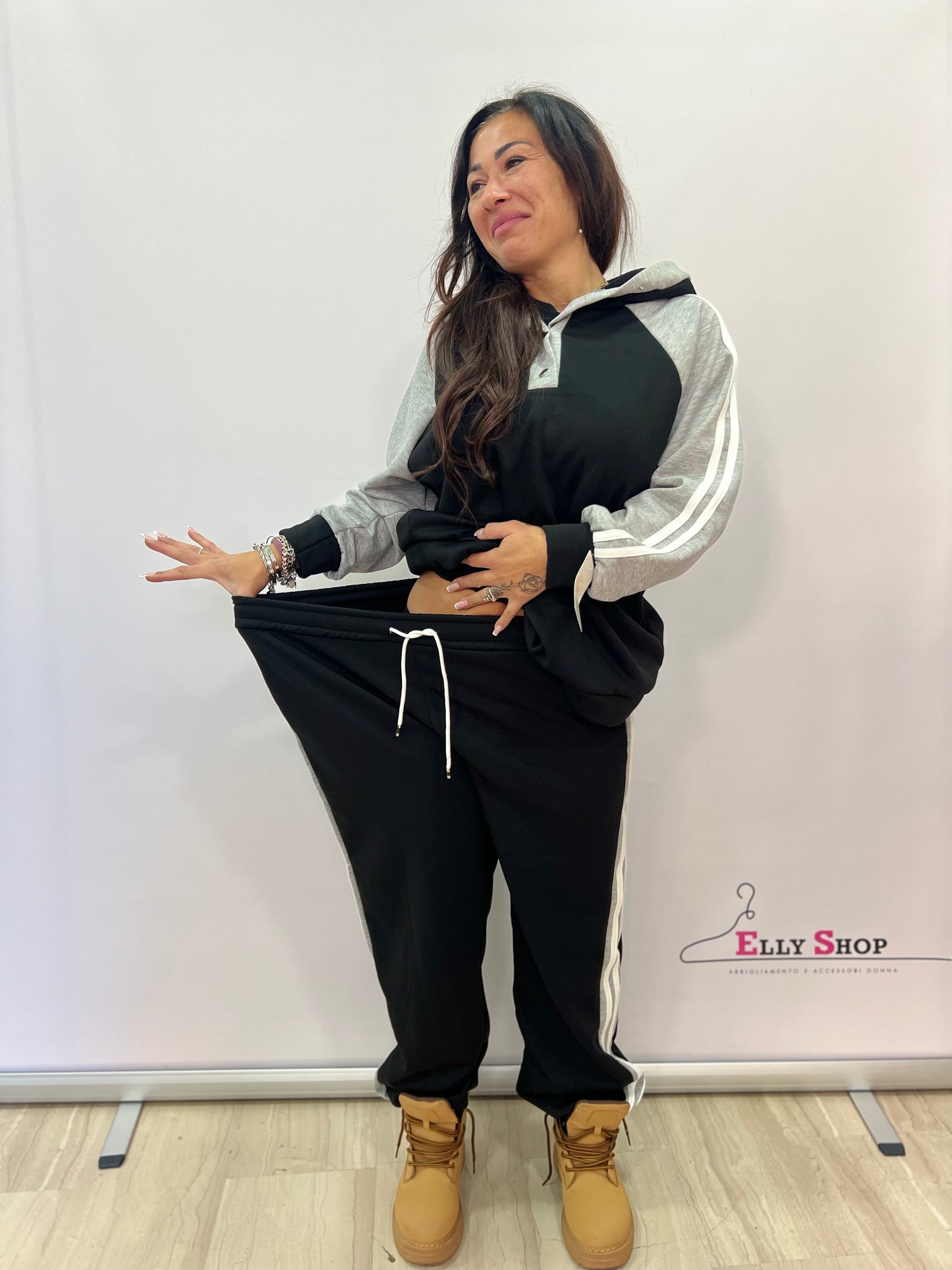 Completo sportivo donna curvy con bottoni e cappuccio