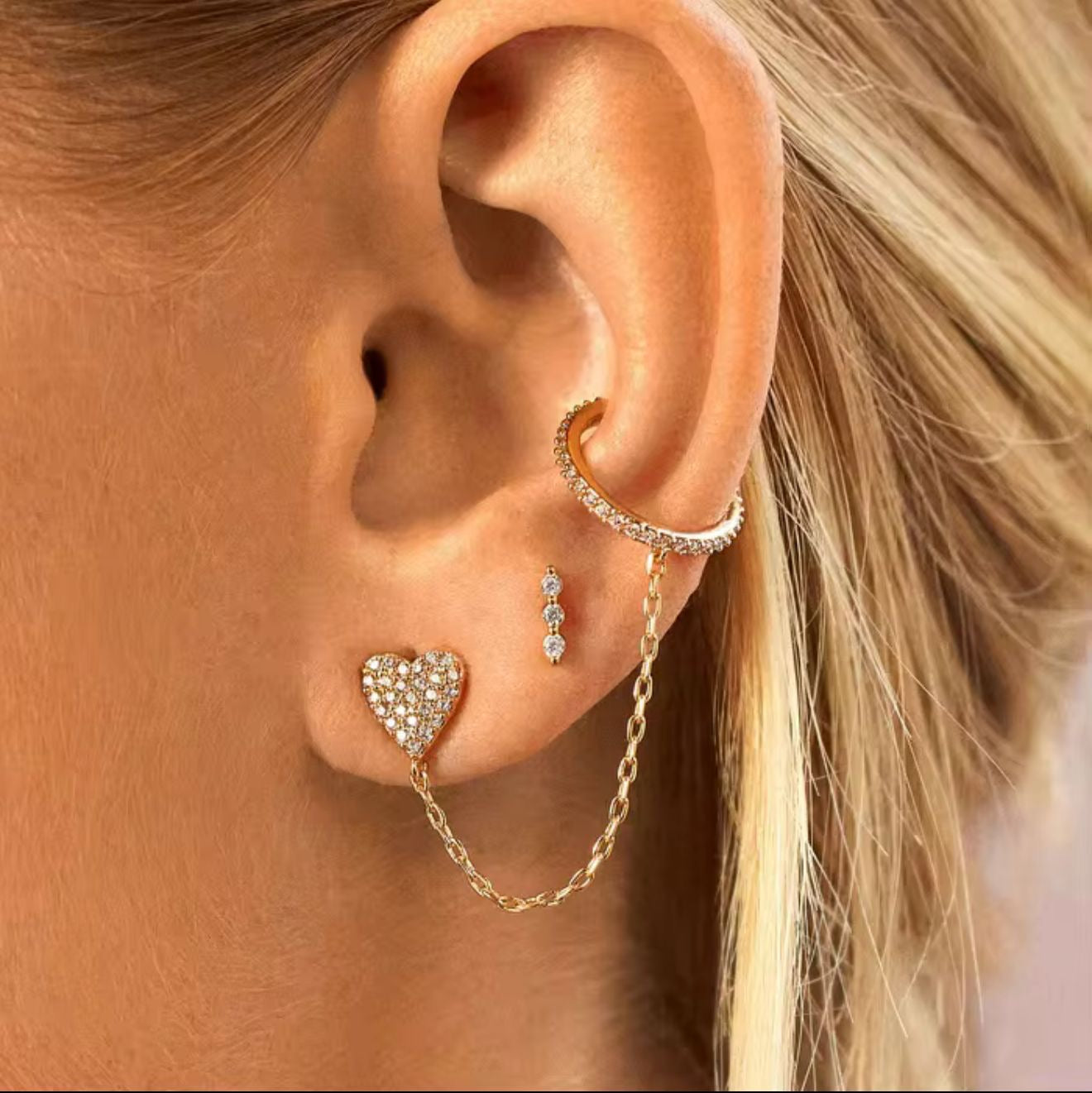 Orecchino Catena Cuore Zirconi – Acciaio Inox Oro 18K | Chic & Brillante