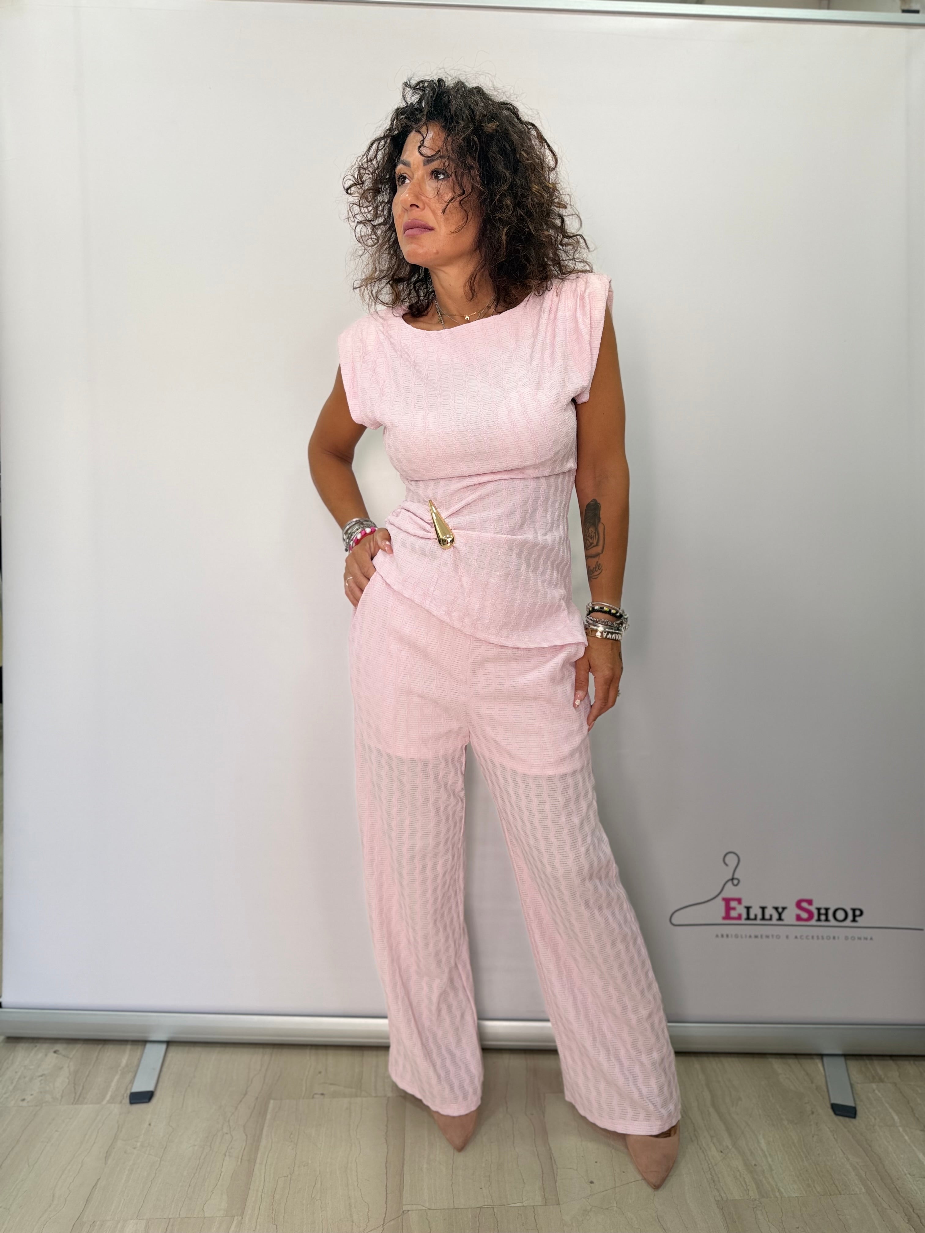Completo Elegante con Pantalone Palazzo e Dettaglio Gioiello Elasticizzato