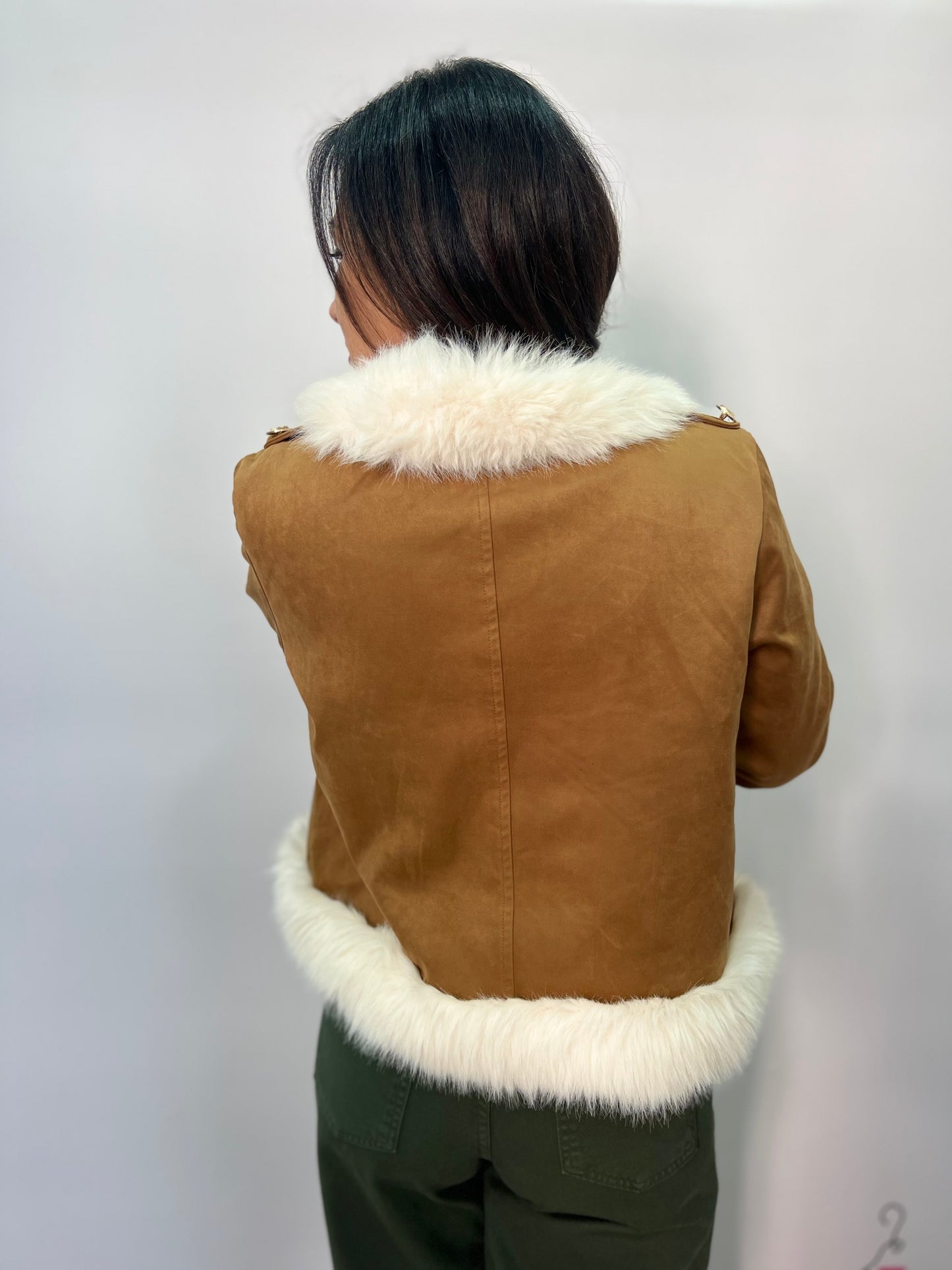 Giacca corta donna con eco pelliccia elegante