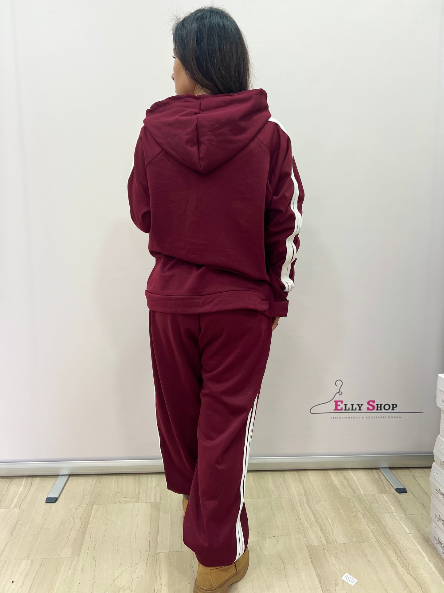 Completo tuta donna curvy sportivo con bande bianche