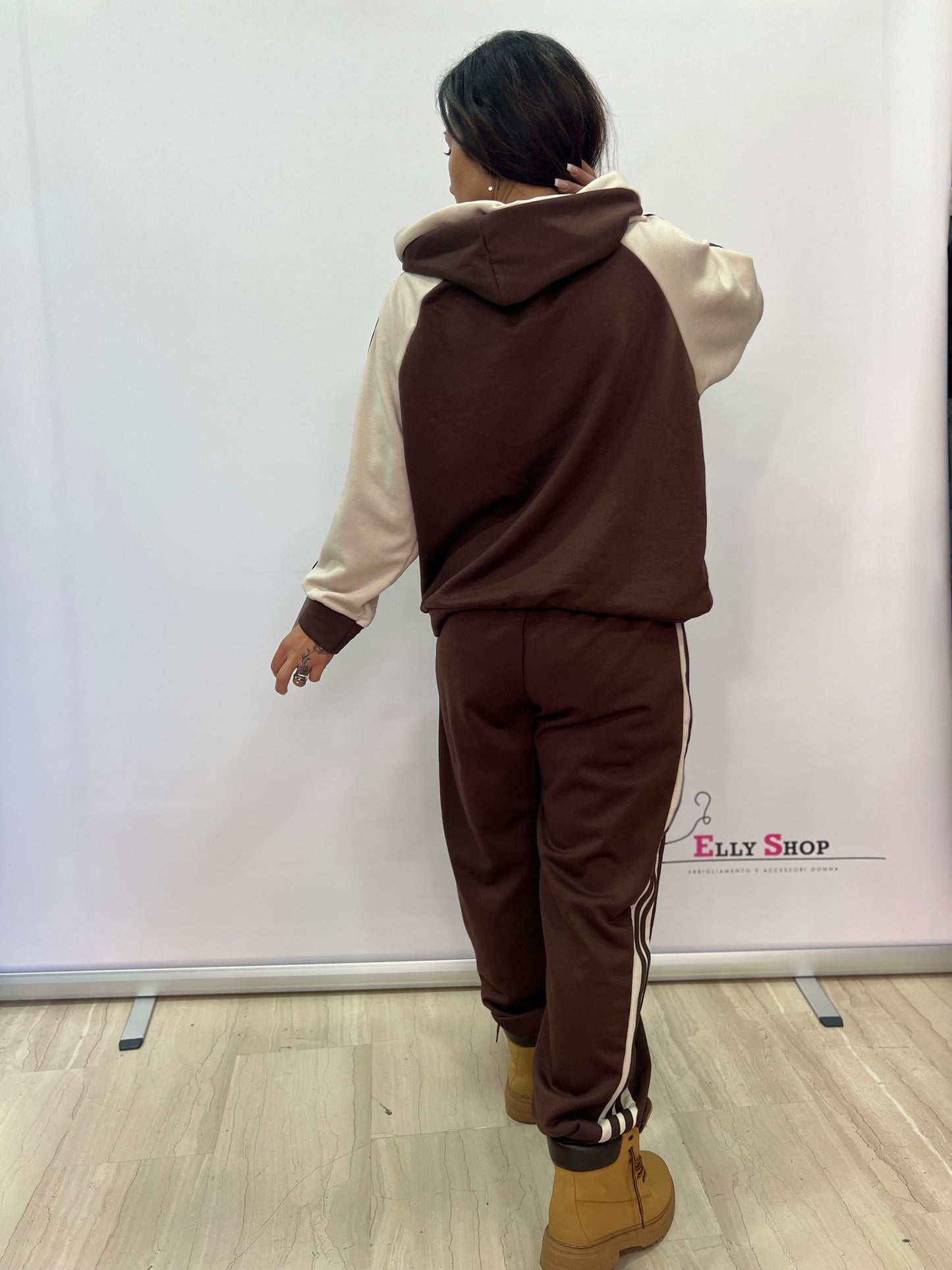 Completo sportivo donna curvy con bottoni e cappuccio