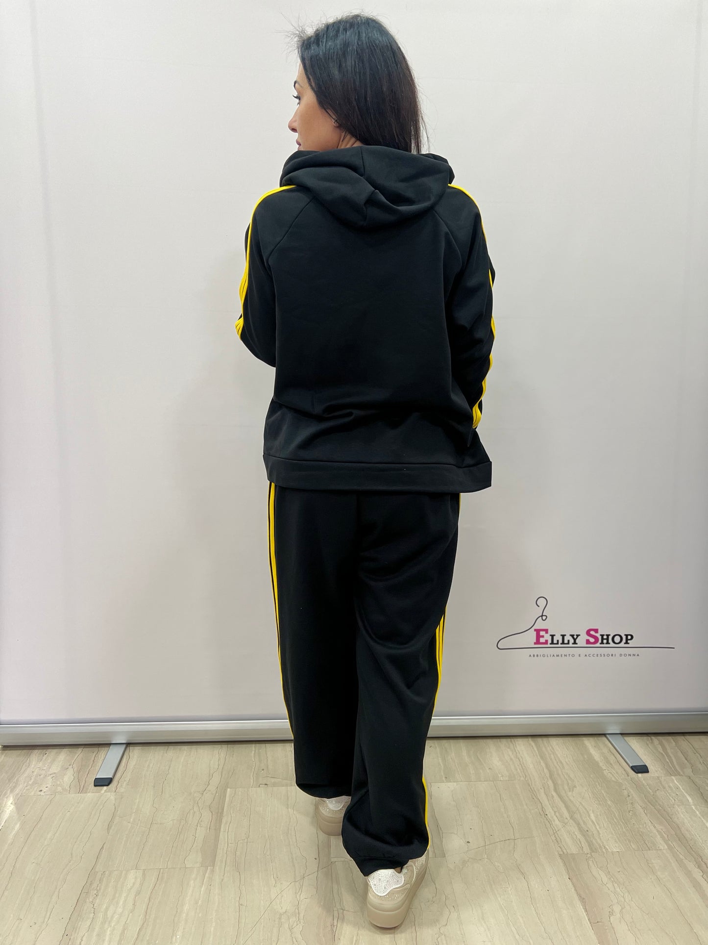 Completo tuta donna curvy sportivo con bande gialle