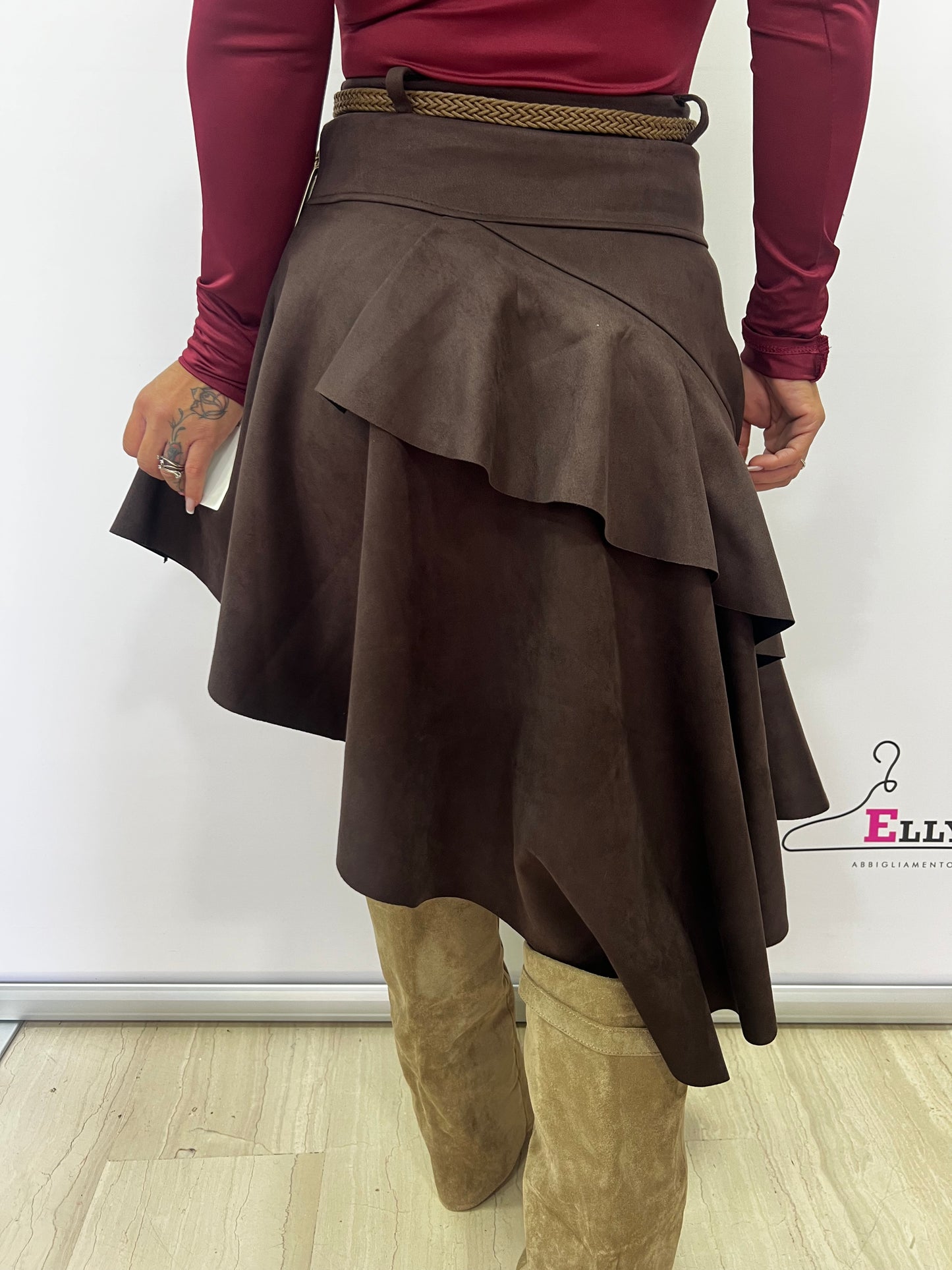 Gonna asimmetrica in camoscio con balza donna