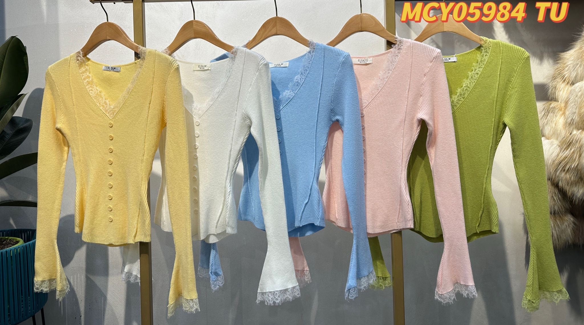 Maglia donna a costine con pizzo elegante