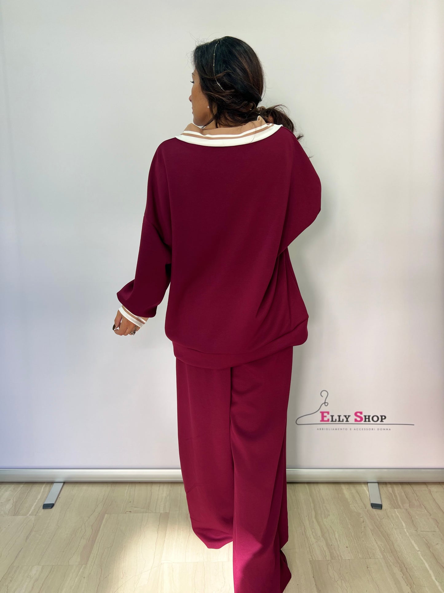 Completo donna curvy con collo a contrasto