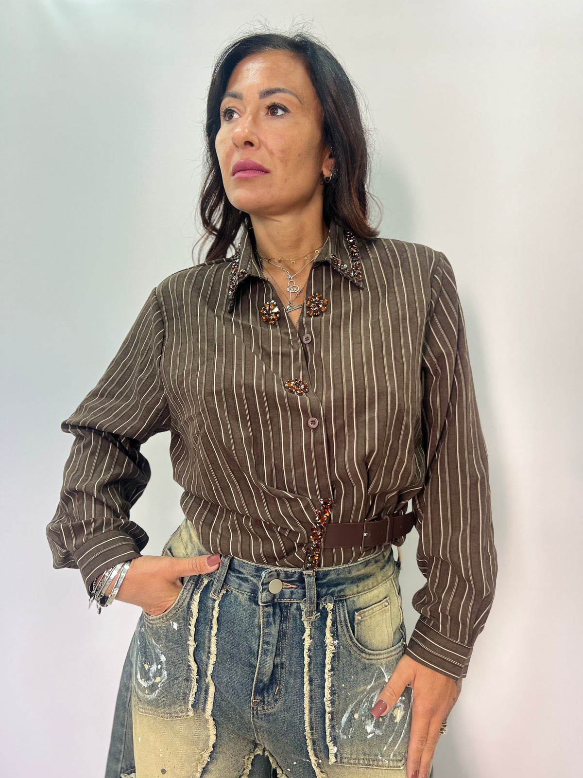 Camicia Donna Gessata con Applicazioni Gioiello – Blu e Marrone