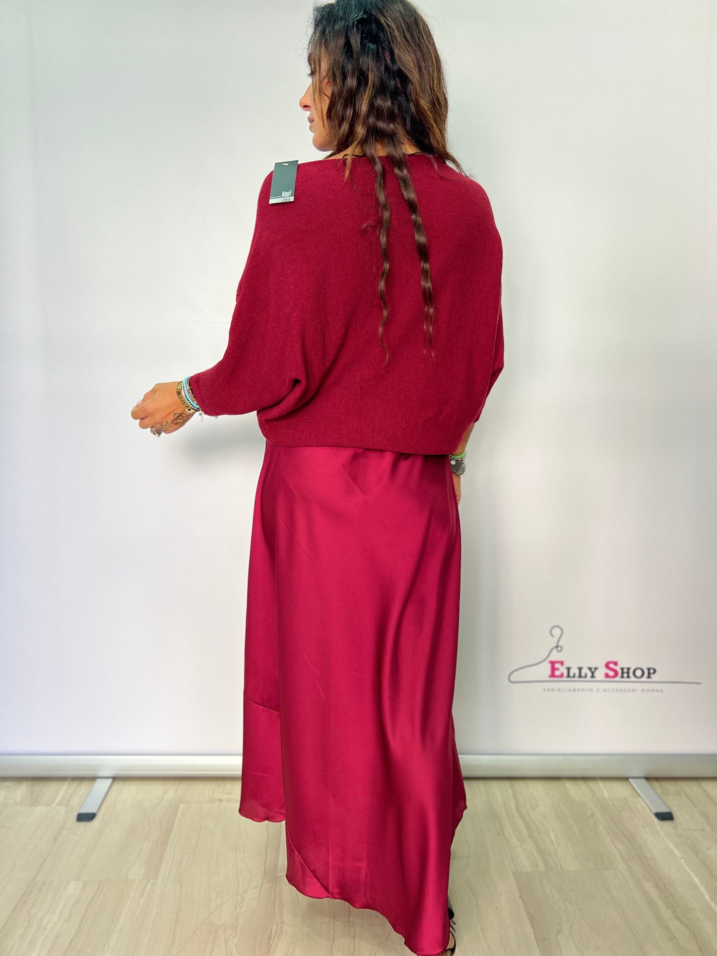Vestito in raso con copri spalla in lana