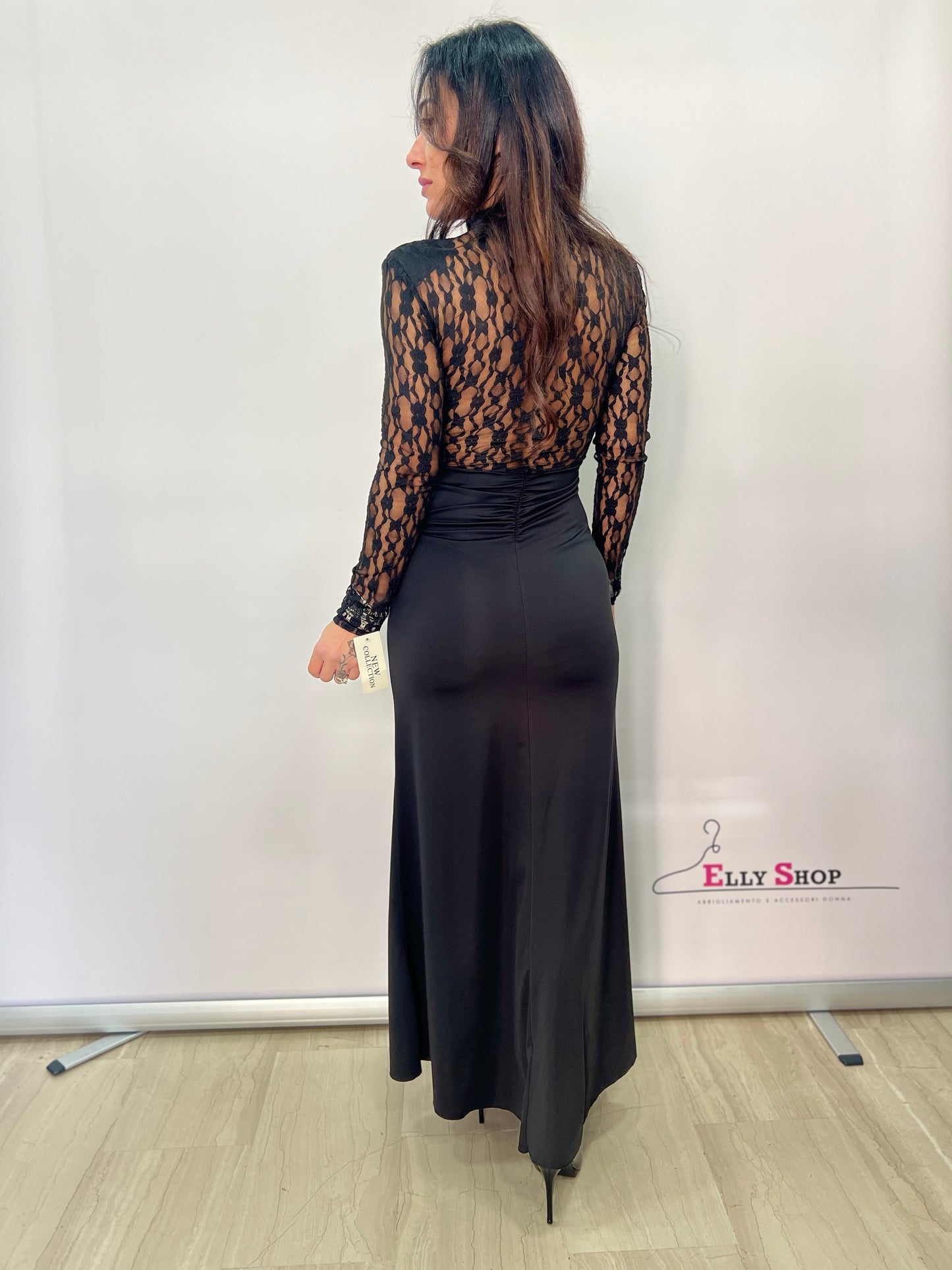 Abito lungo elegante in pizzo con spacco