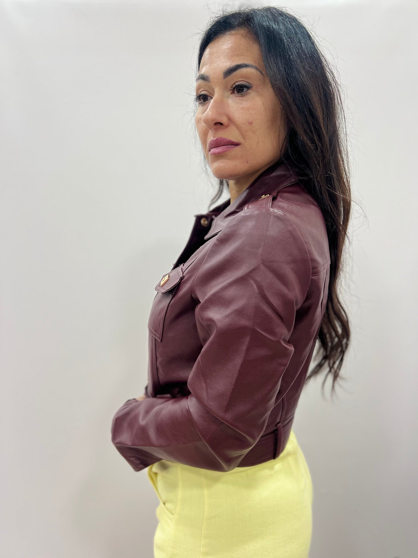 Giacca donna corta effetto pelle con cintura