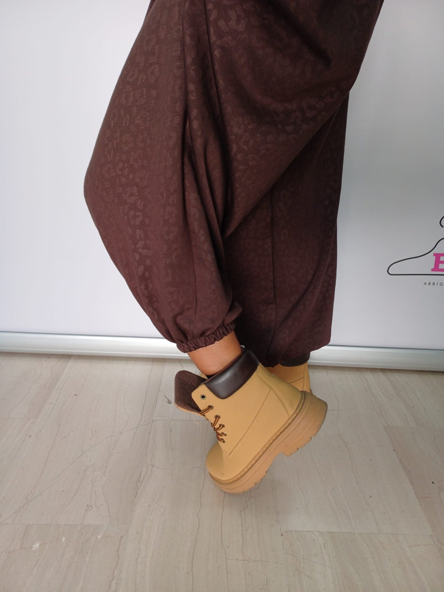 Pantalone ampio donna fantasia tono su tono