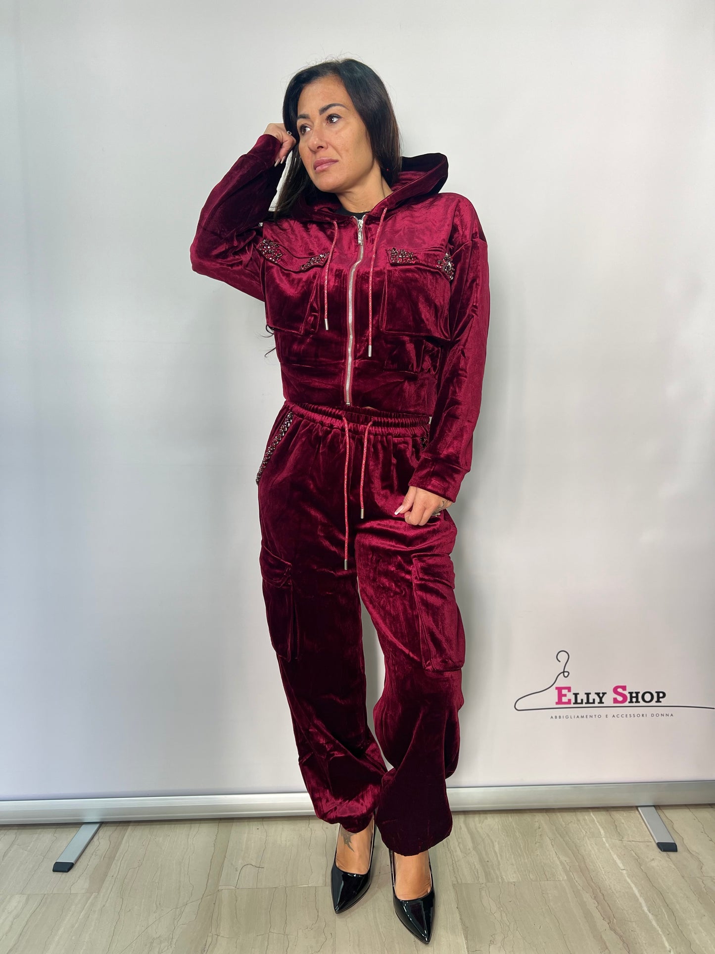 Tuta donna velluto con dettagli gioiello