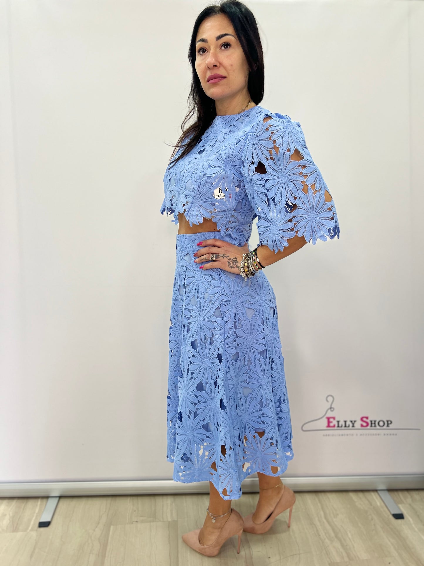 Completo pizzo floreale top e gonna midi