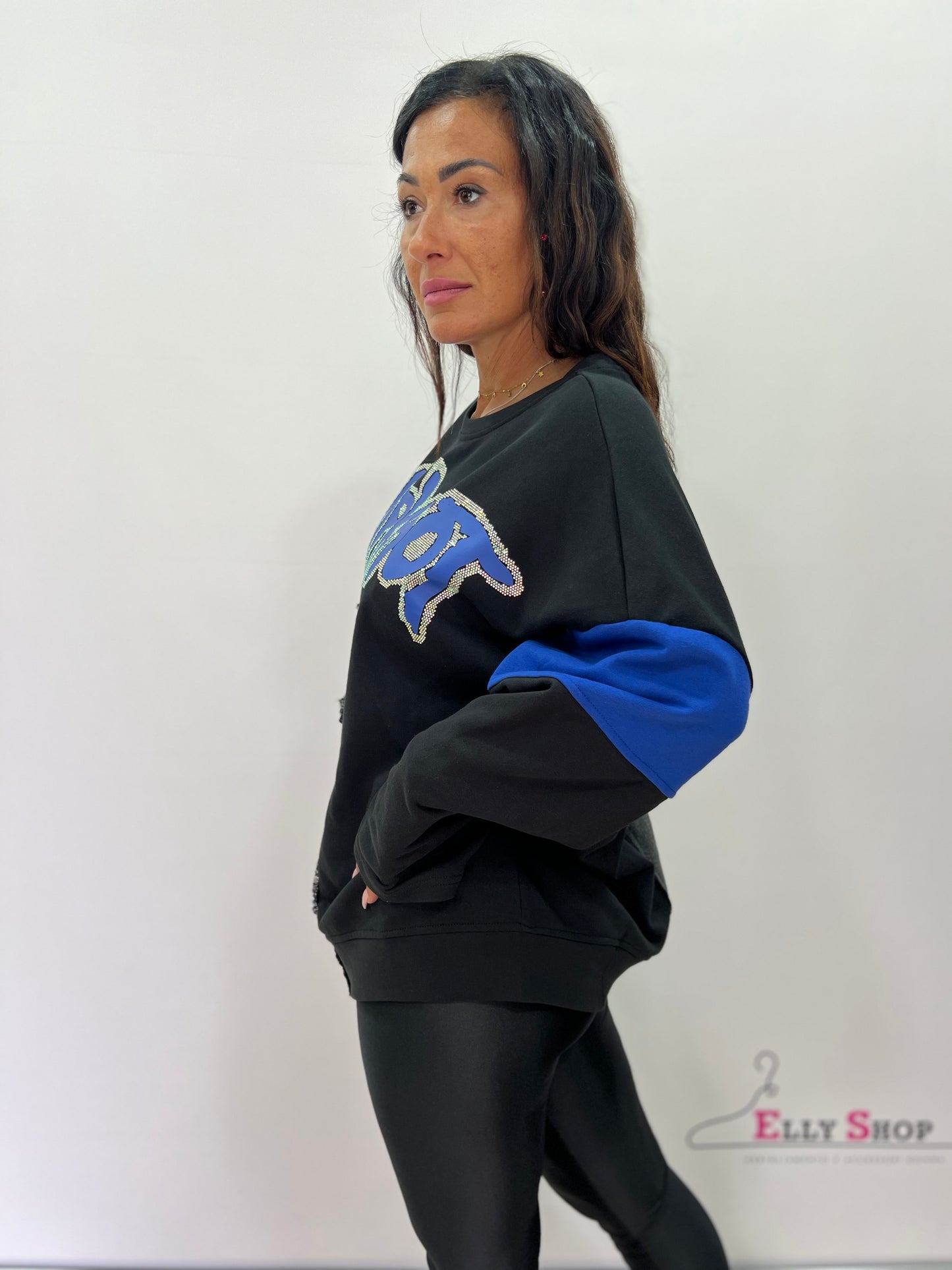 Felpa stoffa e jeans con fantasie colorate