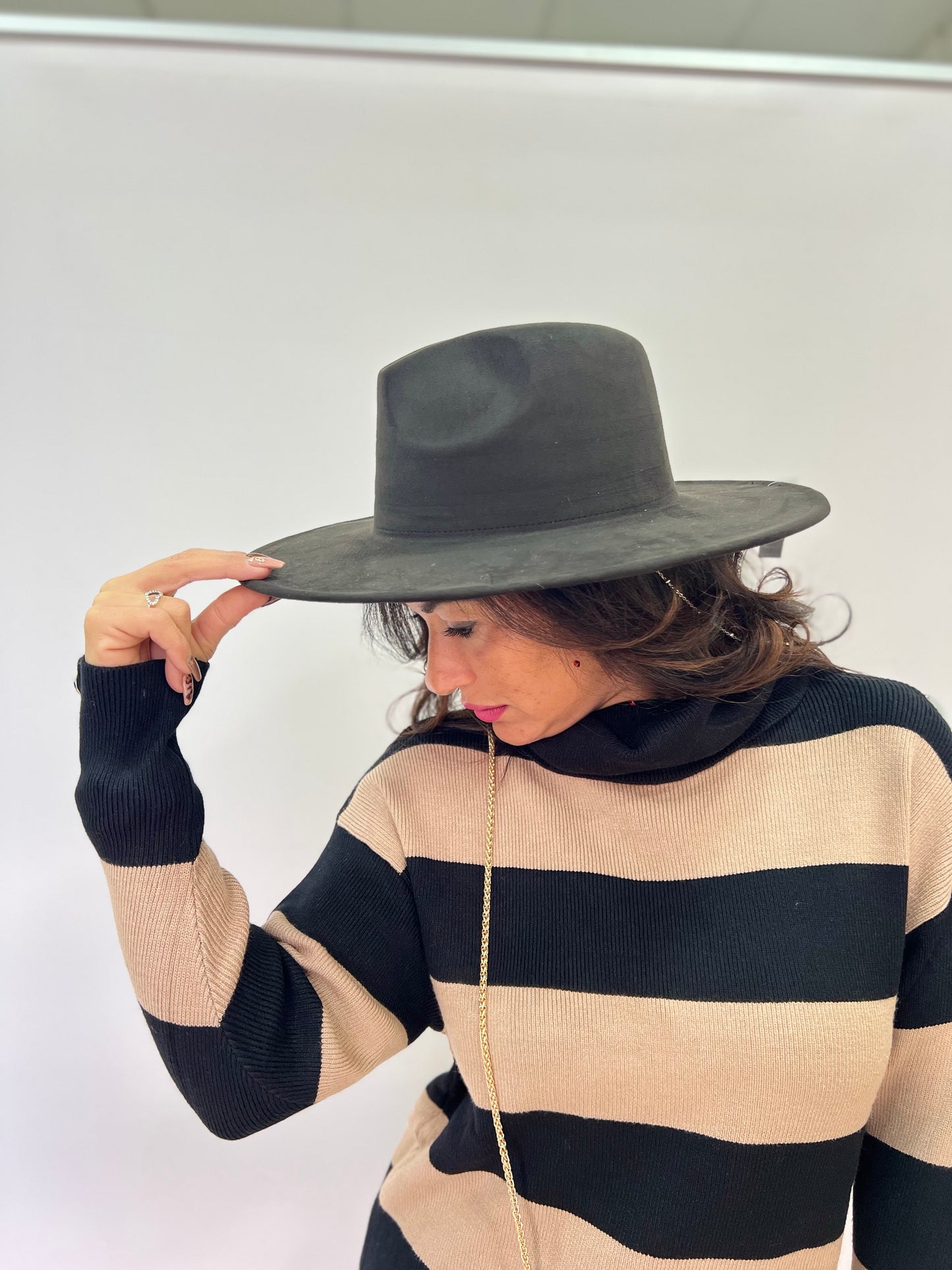 Cappello donna a tesa larga nero