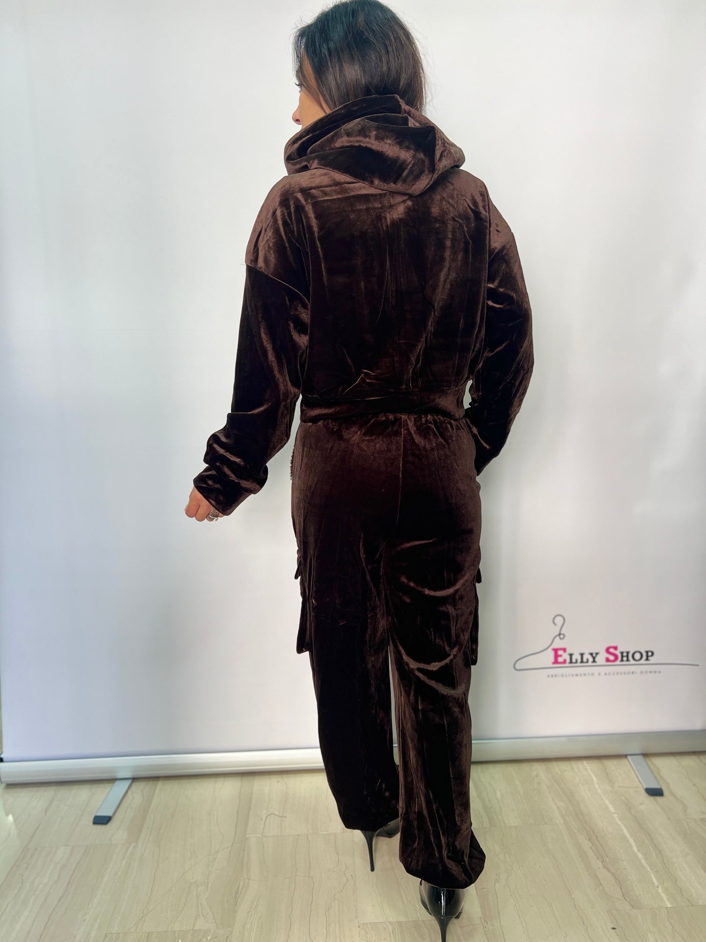 Tuta donna velluto con dettagli gioiello