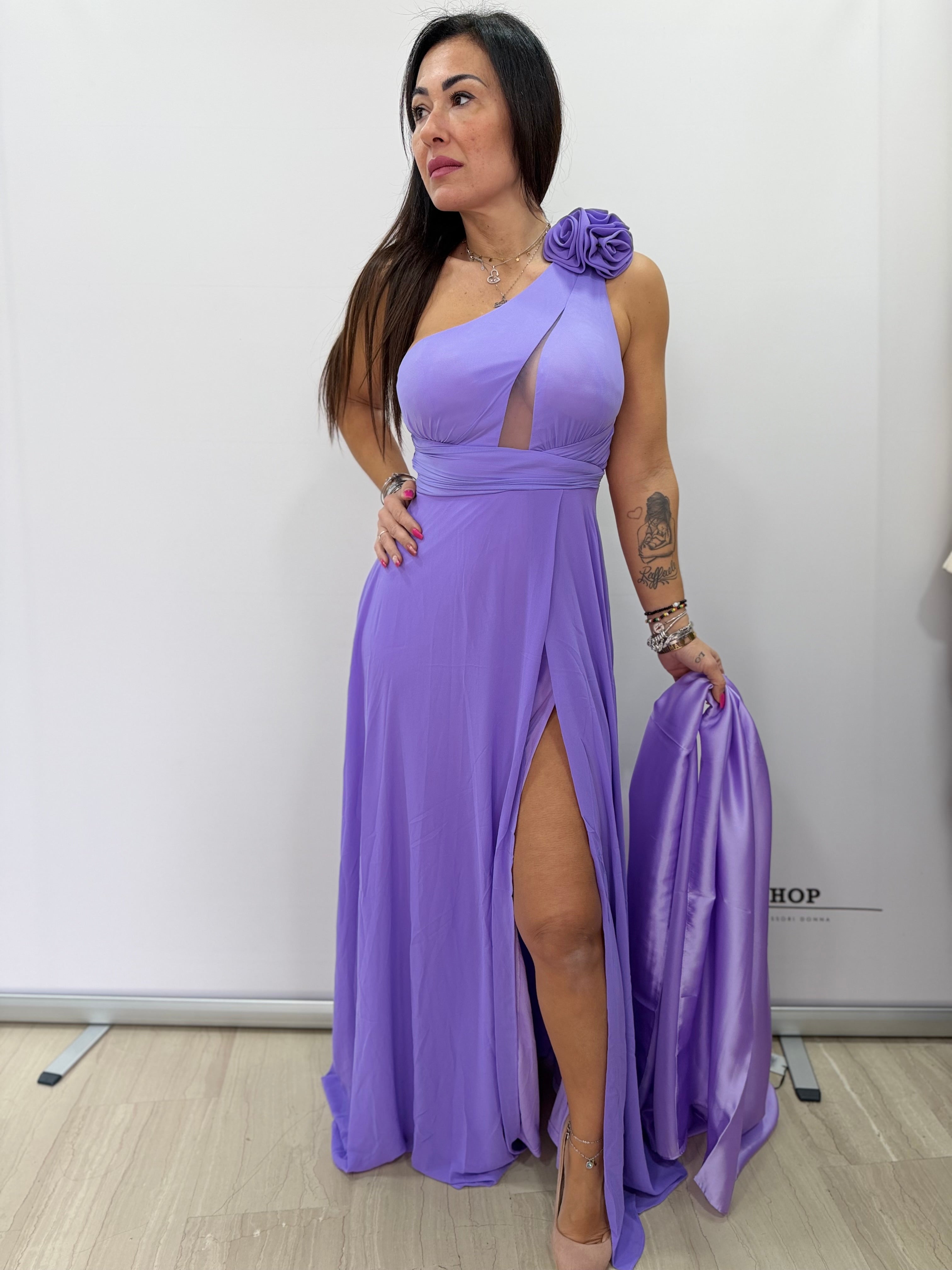 Abito lungo monospalla elegante con spacco