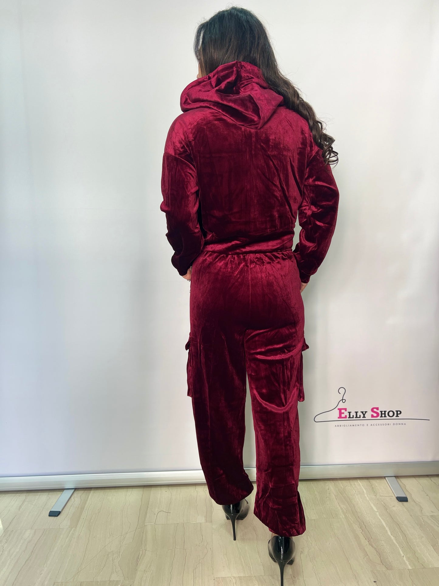 Tuta donna velluto con dettagli gioiello