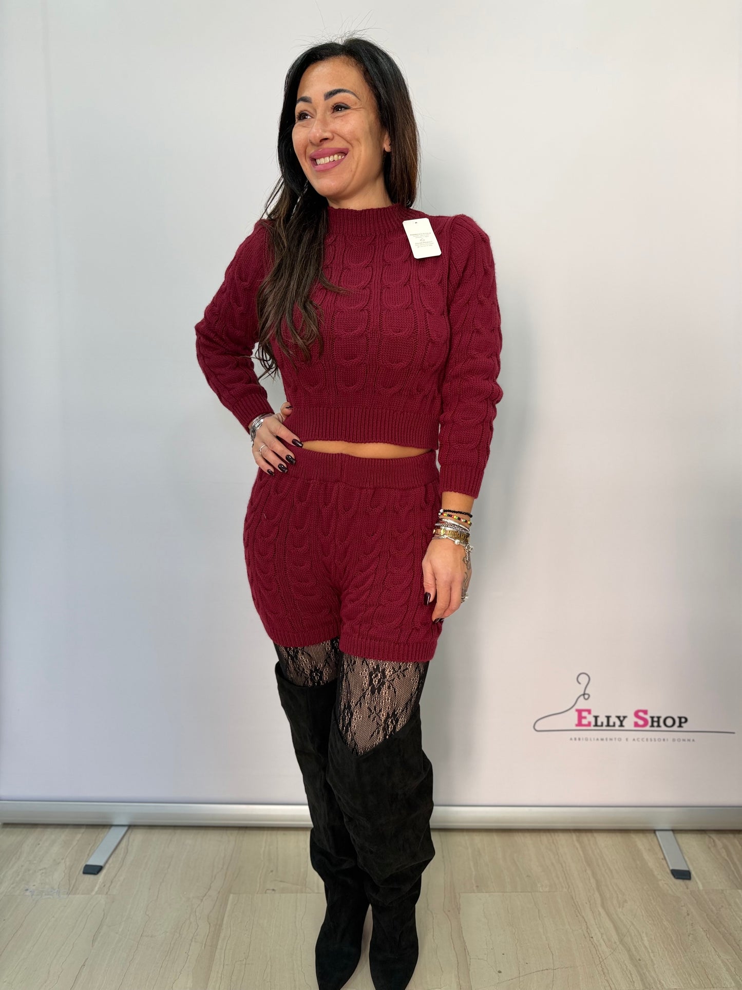 Completo donna in maglia crop e shorts trecce