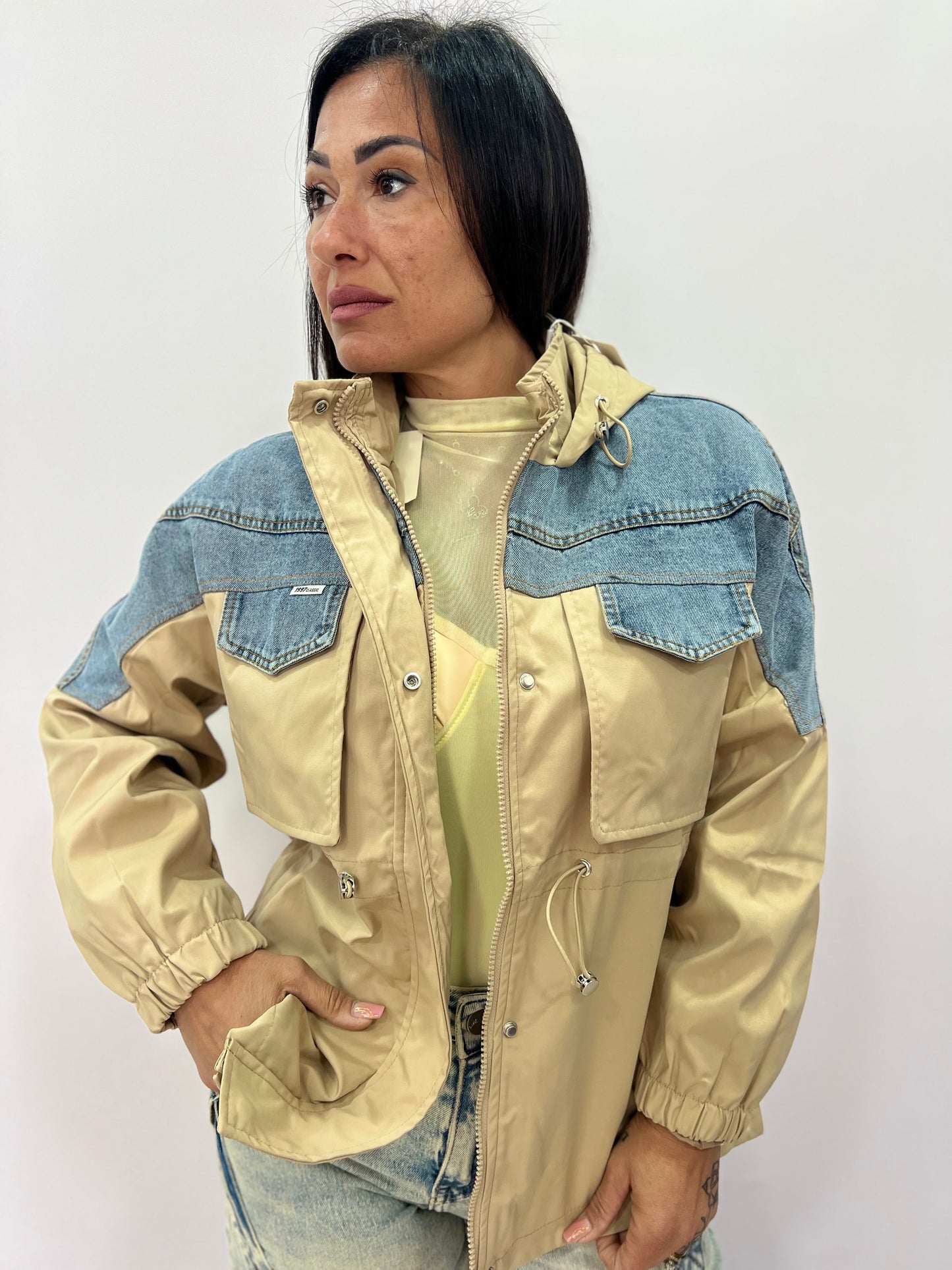 Giacca donna windbreaker con inserti denim