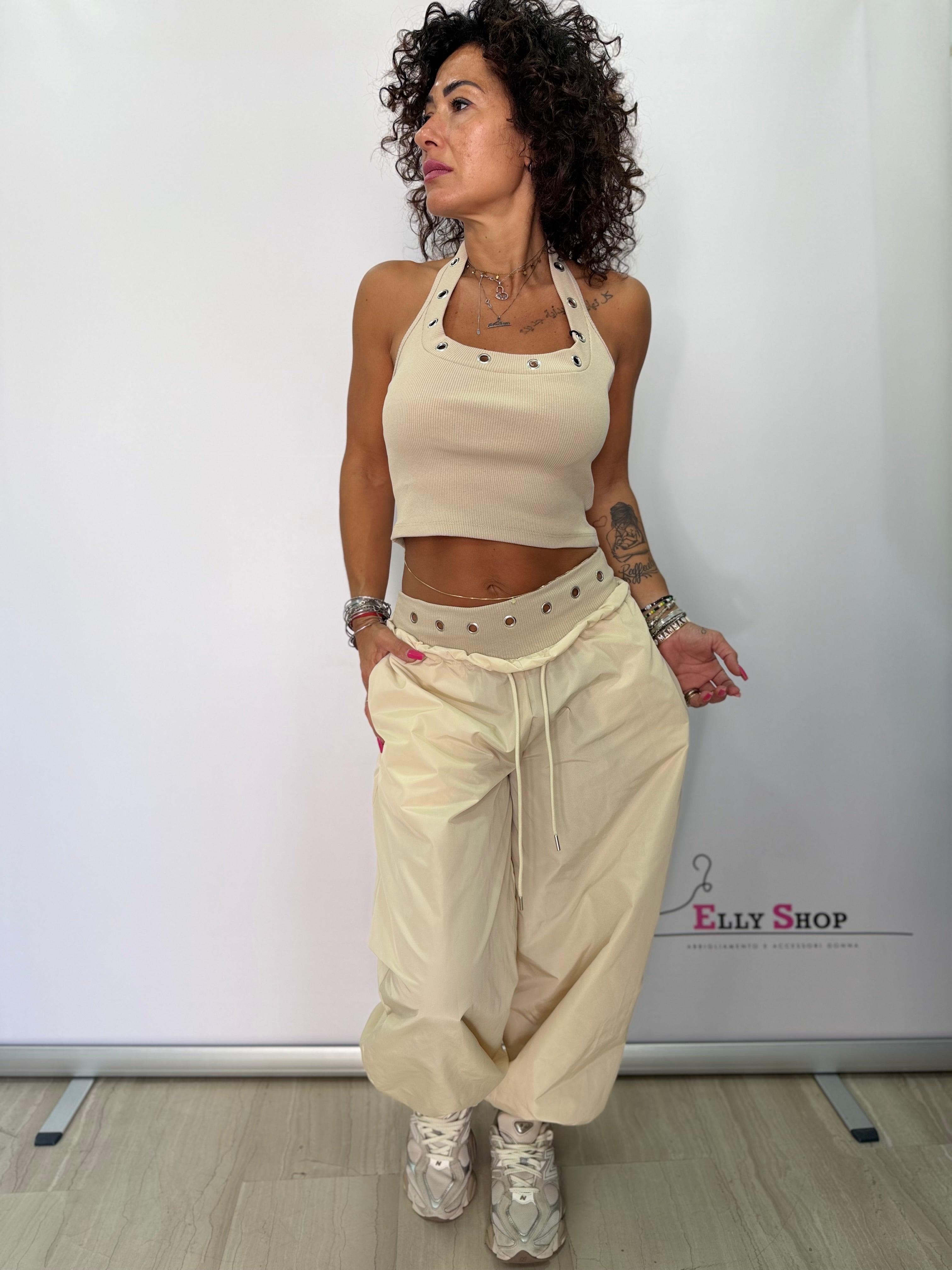 Completo donna crop top e jogger chic