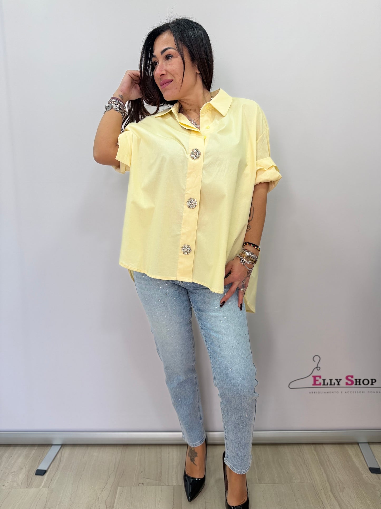 Camicia donna oversize con bottoni gioiello