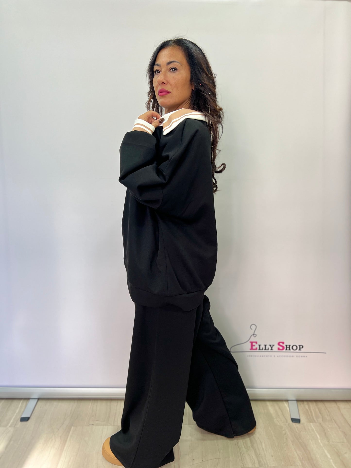 Completo donna curvy con collo a contrasto