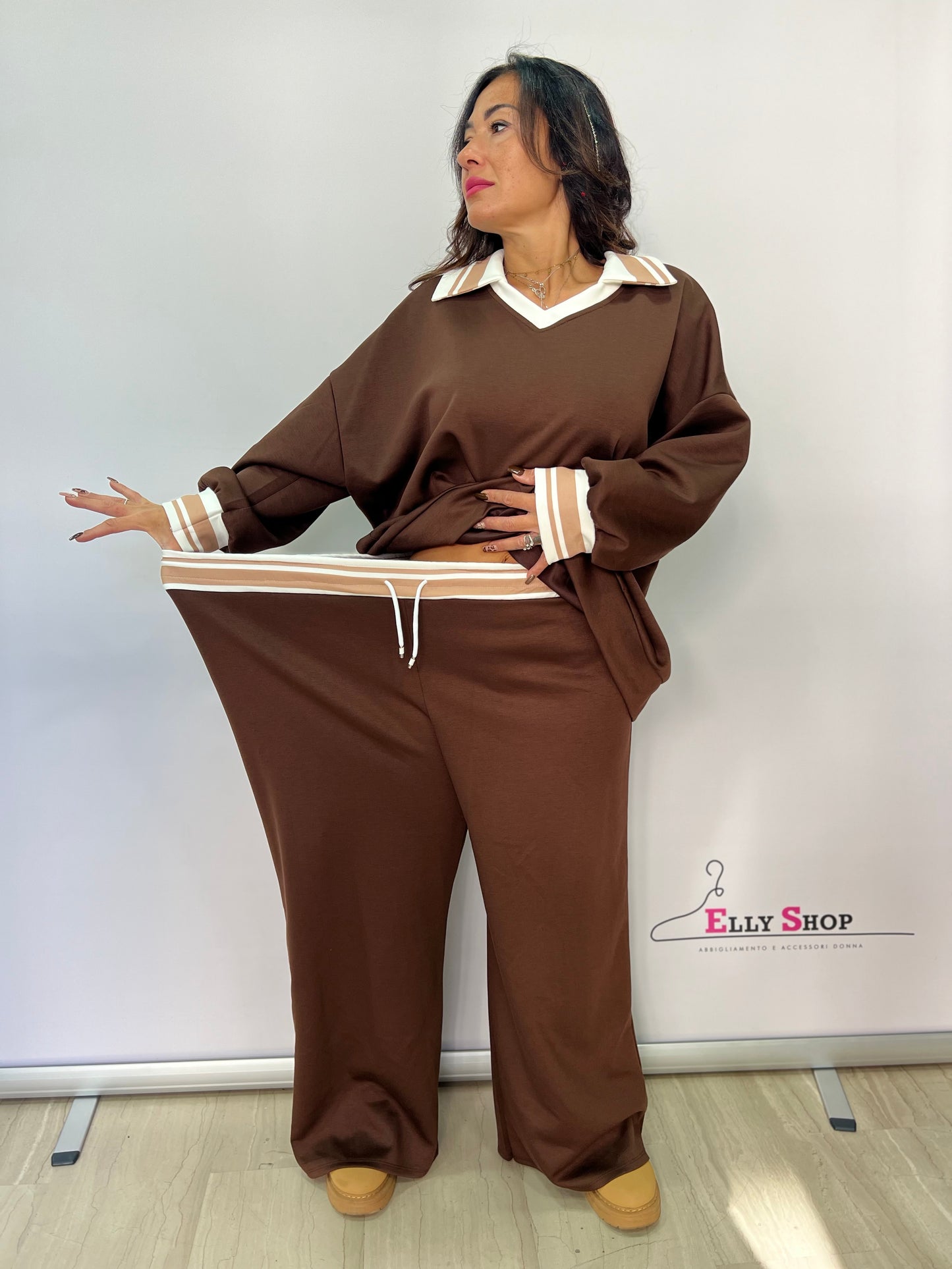 Completo donna curvy con collo a contrasto