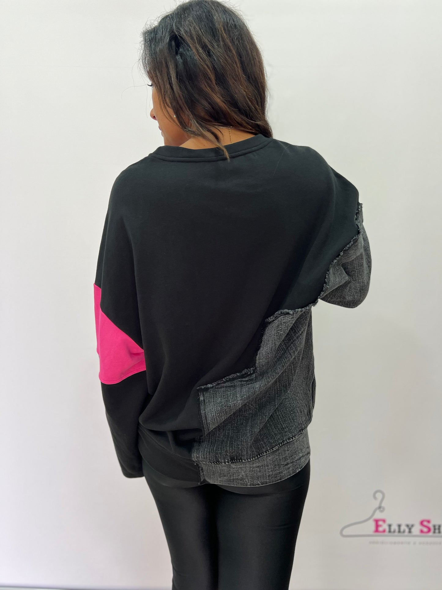 Felpa stoffa e jeans con fantasie colorate
