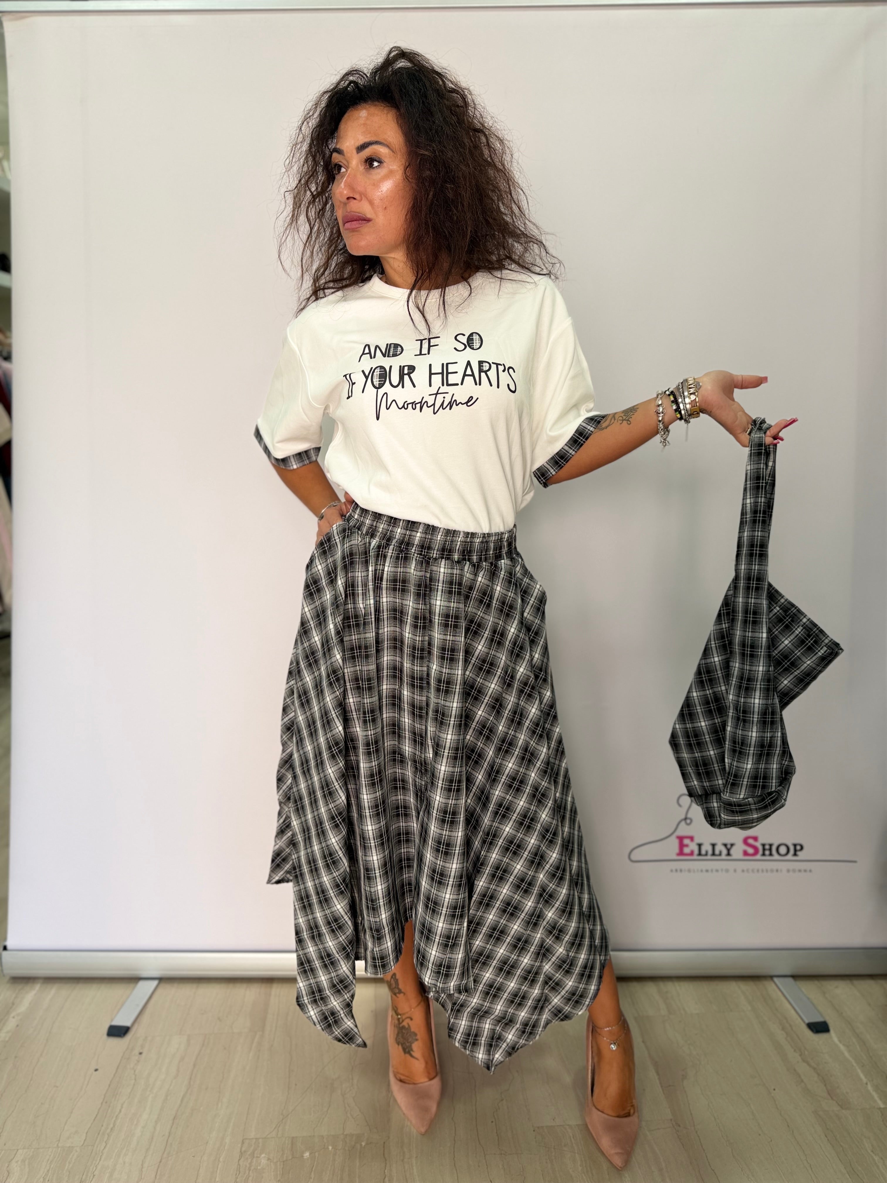 Completo donna gonna quadri e t-shirt E borsa