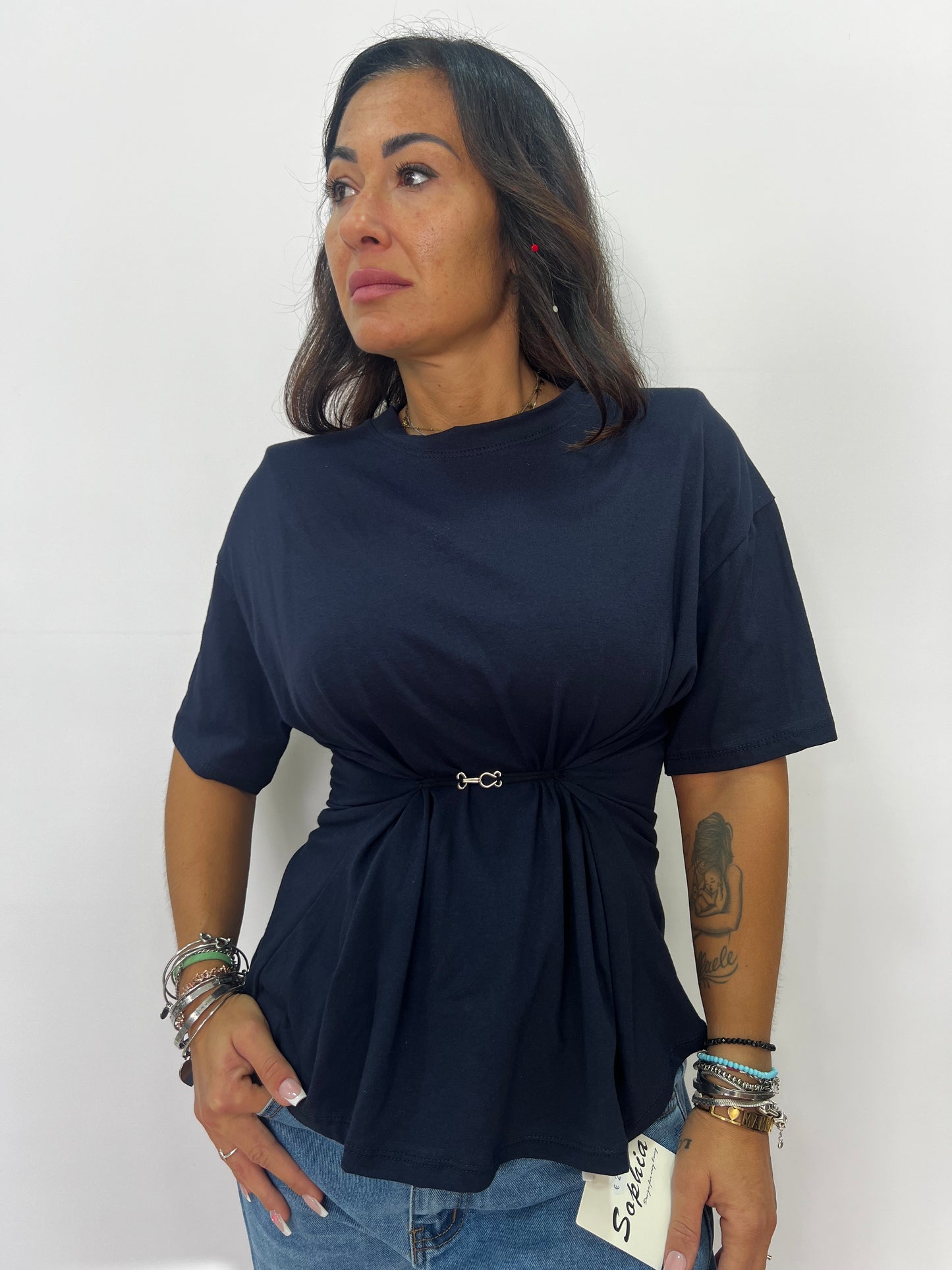 T-shirt donna con arriccio e gancio centrale