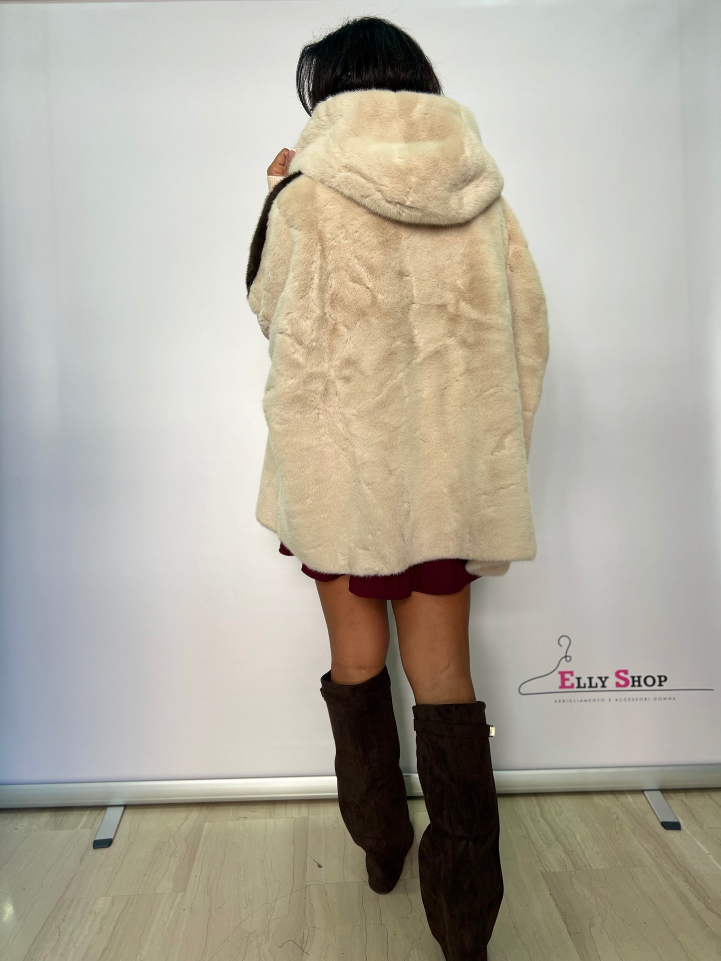 Cappa in eco pelliccia marrone con cappuccio