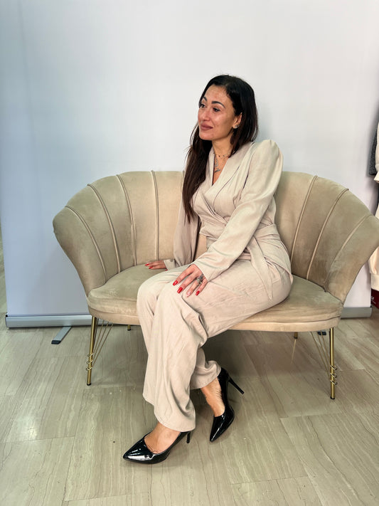 Tuta intera elegante donna con cintura