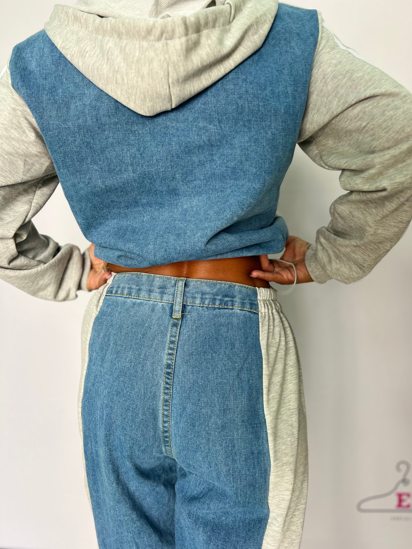 Completo donna sportivo con felpa e pantalone jeans – taglia unica grigia o nera fino a L