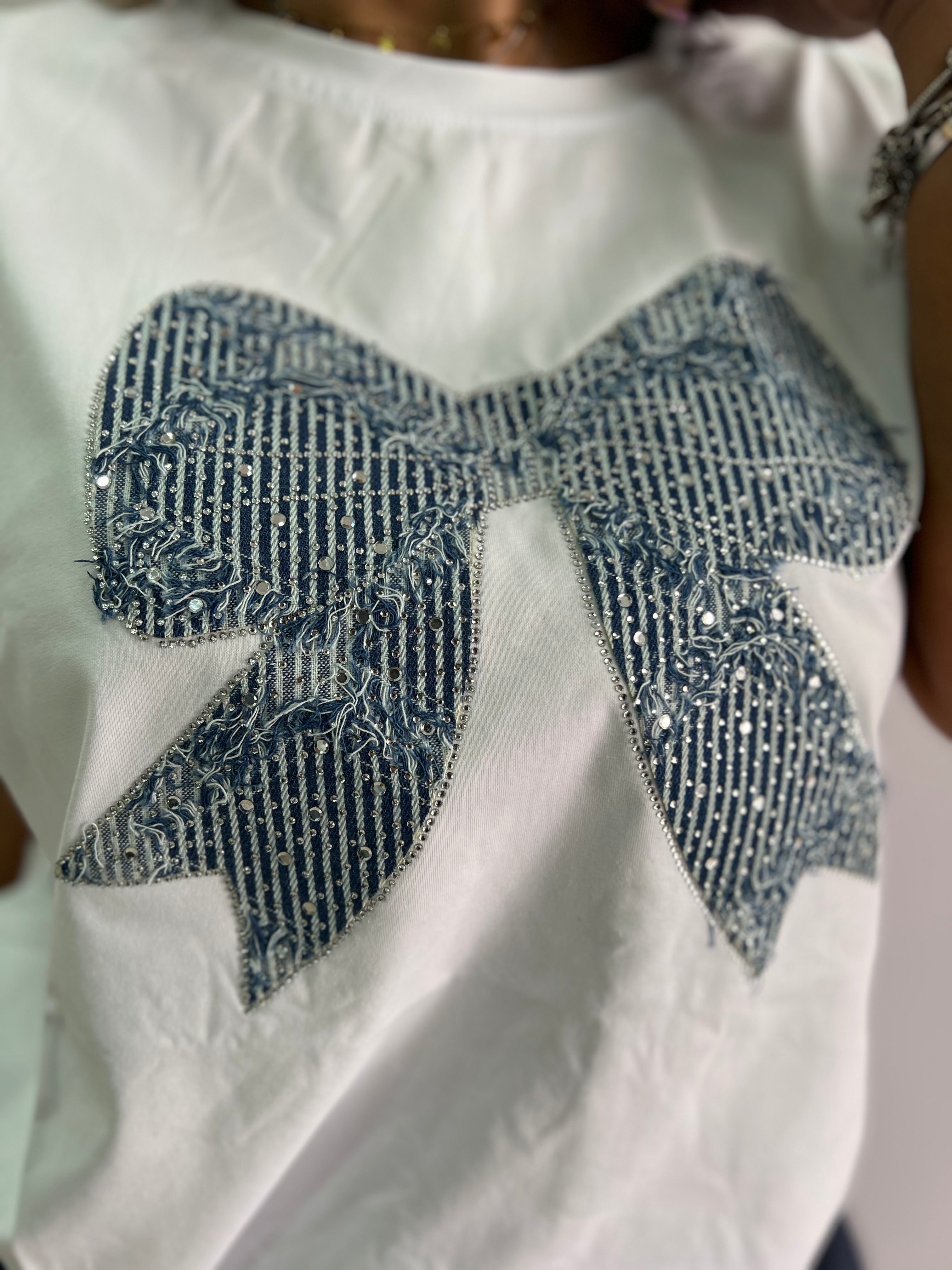 Coordinato Casual Chic con T-shirt con Fiocco e Pantaloni a Vita Alta