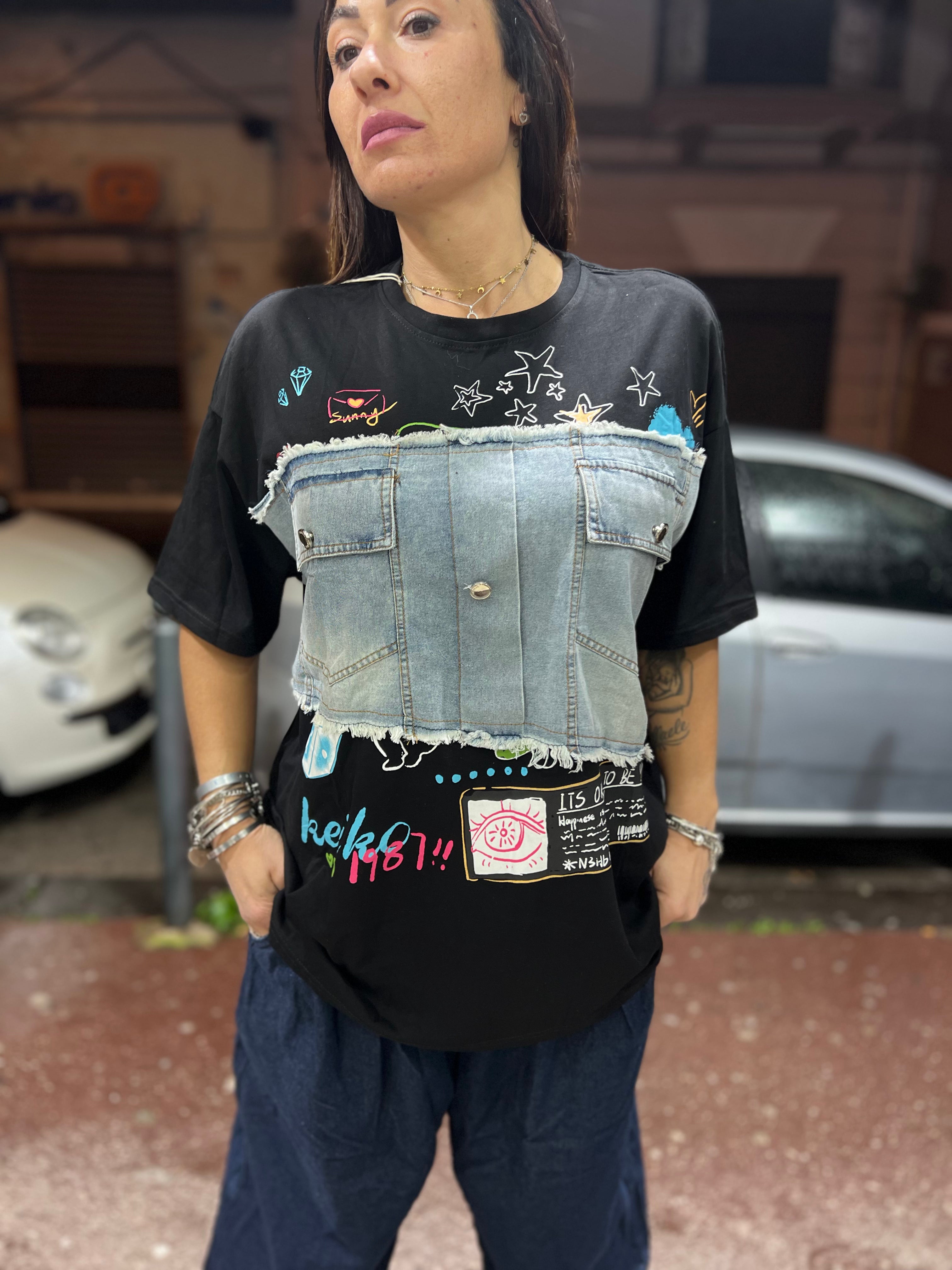 T-shirt over inserti in jeans