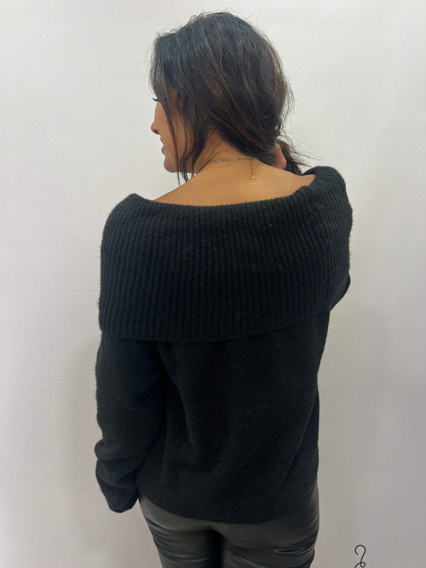 Maglione donna collo ampio morbido