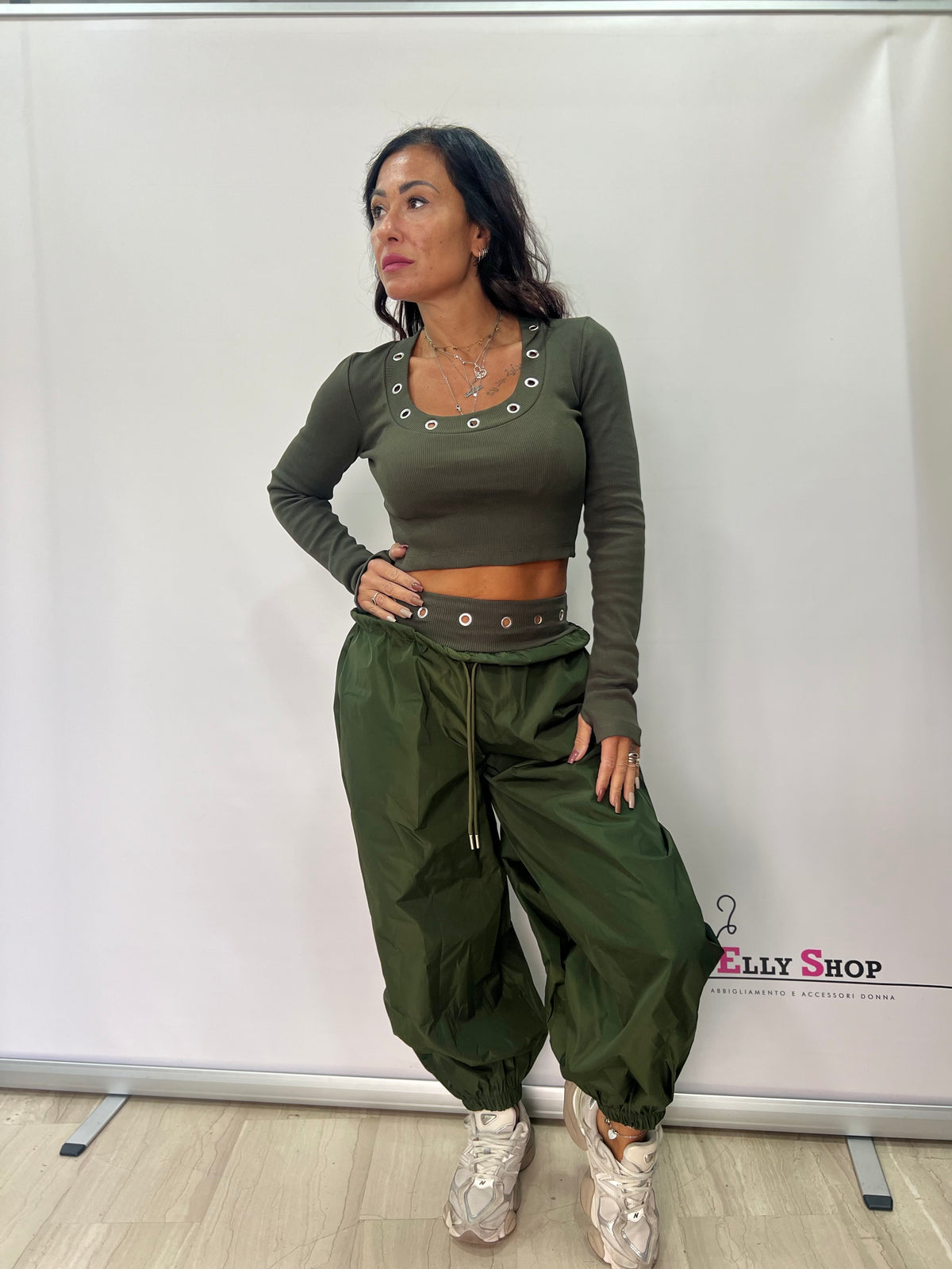 Completo Donna Urban Chic con Crop Top e Pantalone Balloon