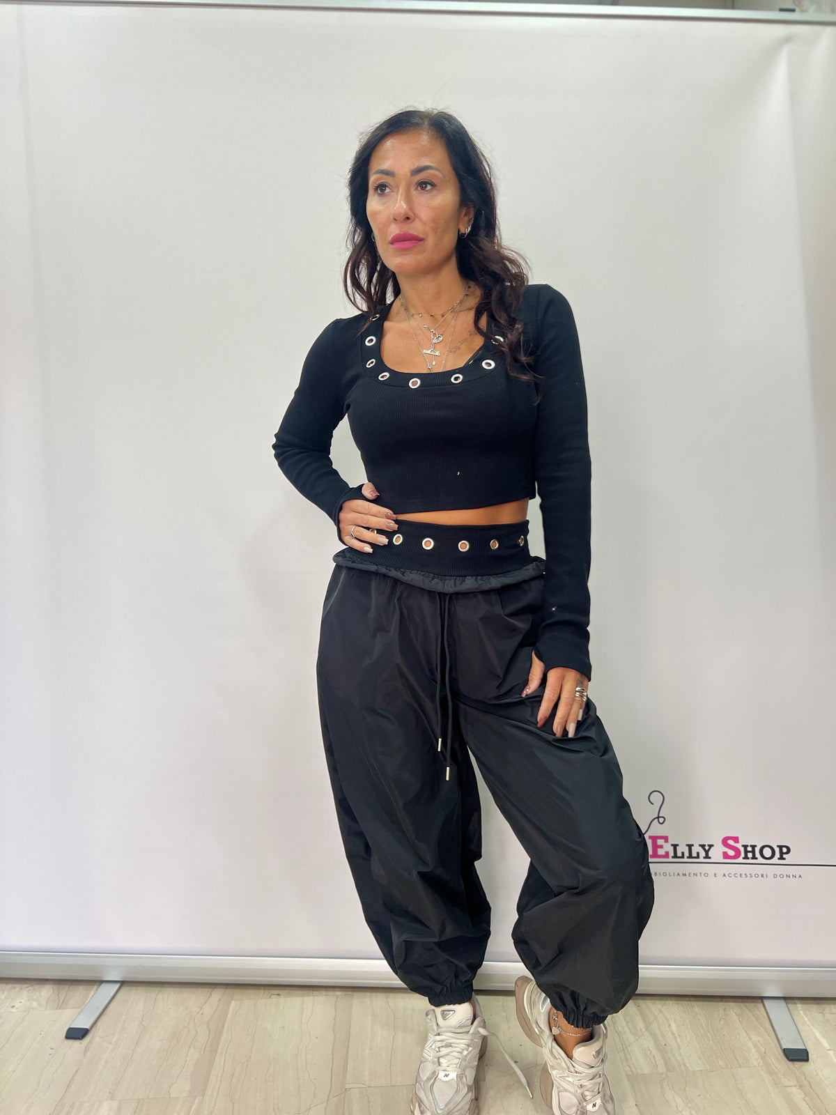 Completo Donna Urban Chic con Crop Top e Pantalone Balloon