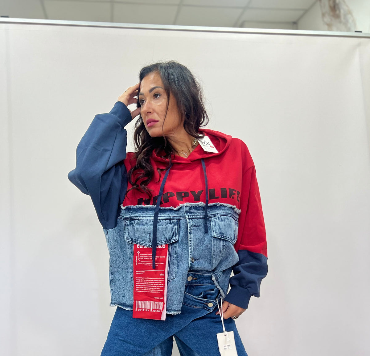 Felpa Donna Happy Life Oversize con Cappuccio e Inserti in Jeans
