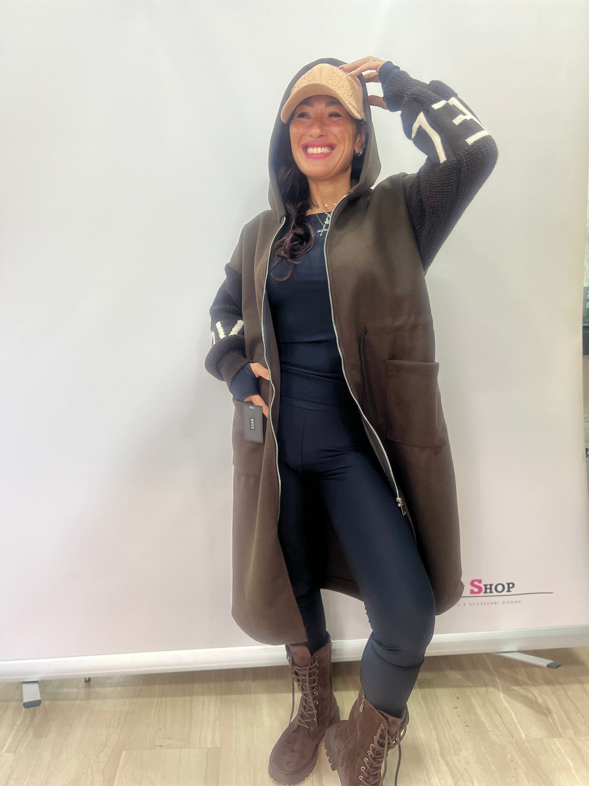 Cappotto Donna Oversize con Cappuccio e Maniche in Maglia – S/2XL